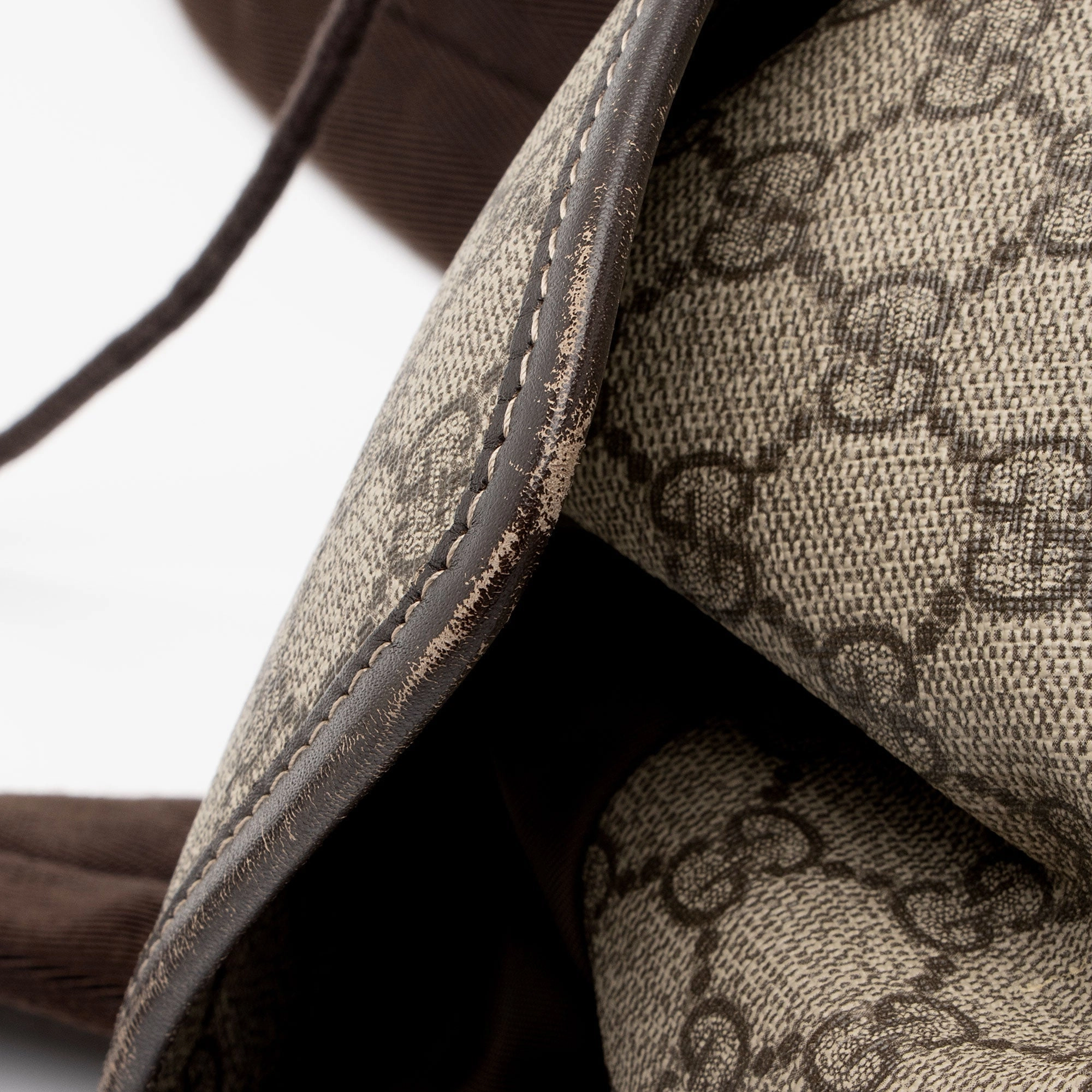 Gucci GG Supreme Buckle Backpack (SHF-143x2E)