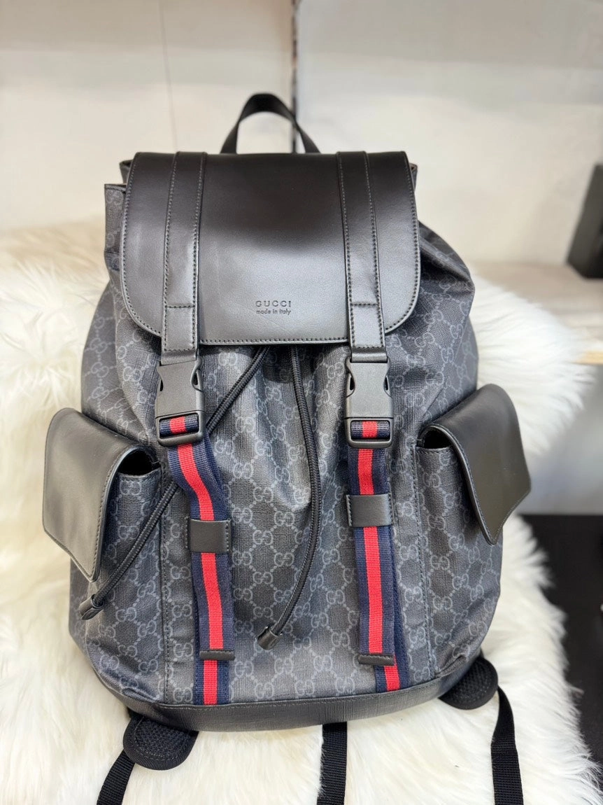 GUCCI GG Supreme Canvas Backpack - Black