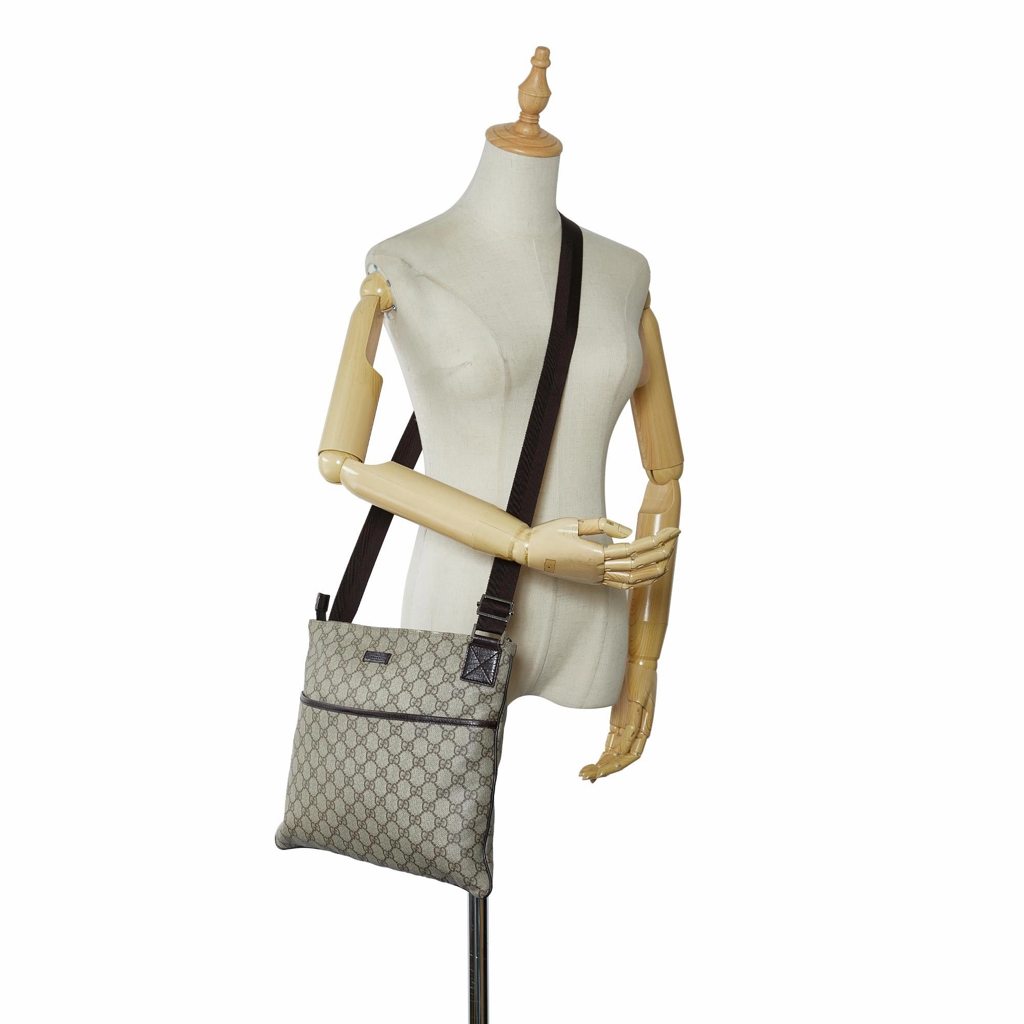 Gucci GG Supreme Crossbody Bag (SHG-GZ28qJ)