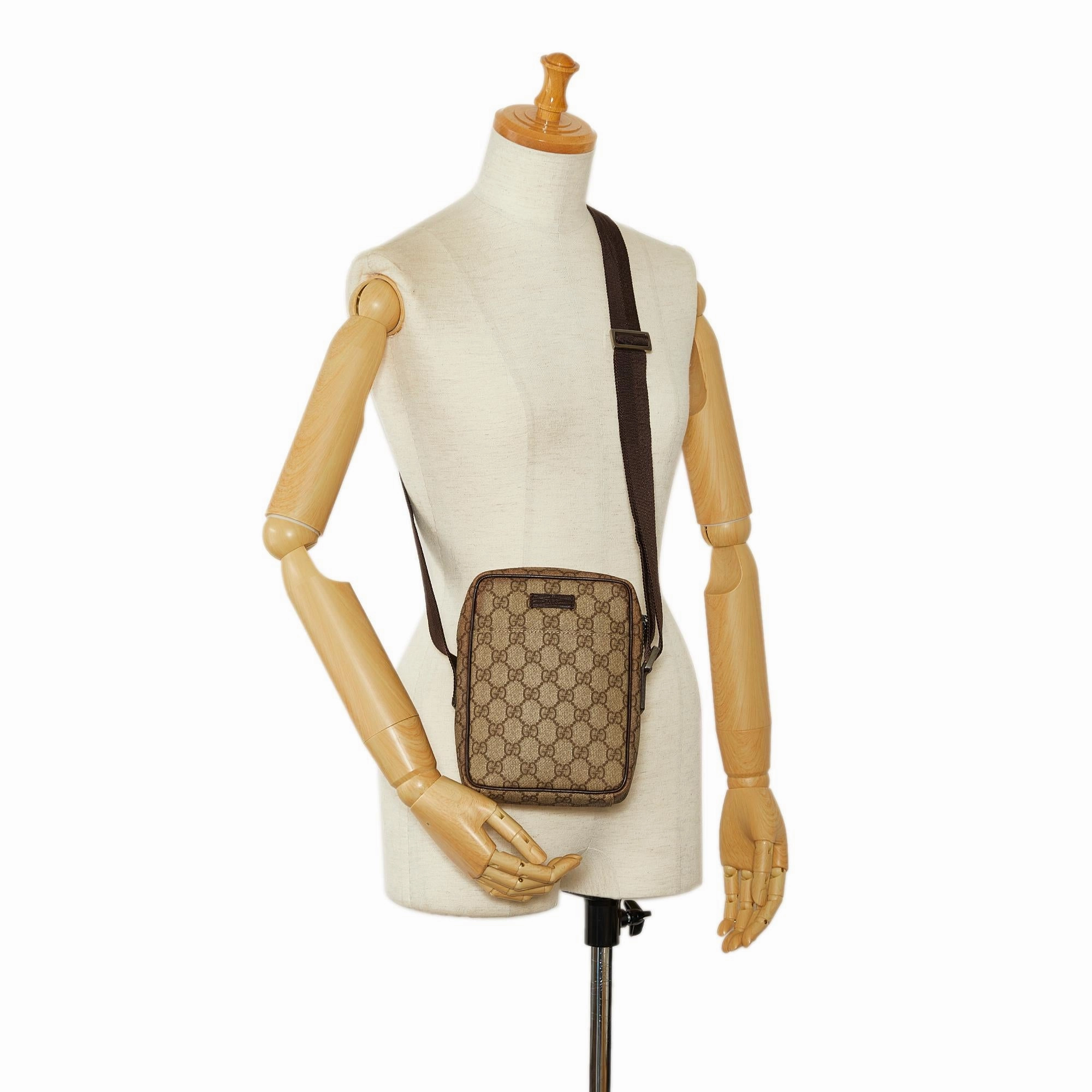 Gucci GG Supreme Crossbody Bag (SHG-lvoFNv)