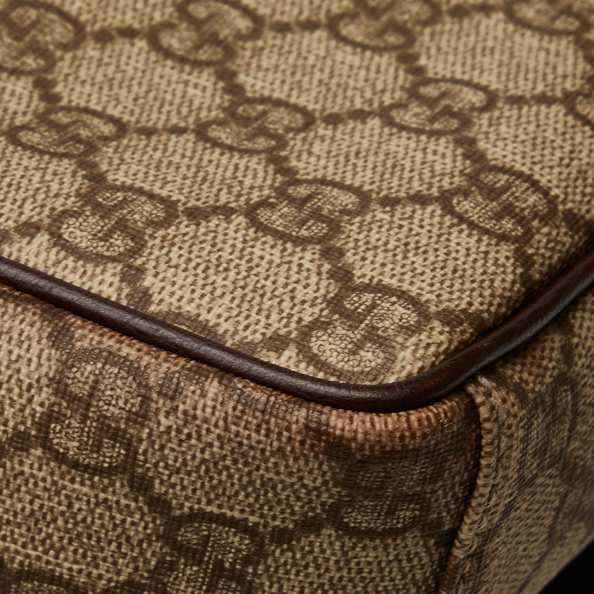Gucci GG Supreme Crossbody Bag (SHG-lvoFNv)
