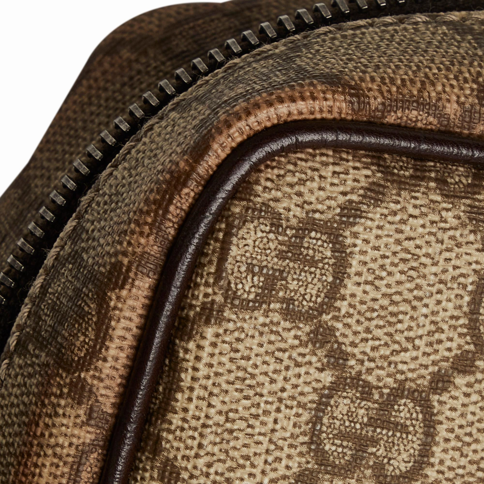Gucci GG Supreme Crossbody Bag (SHG-lvoFNv)