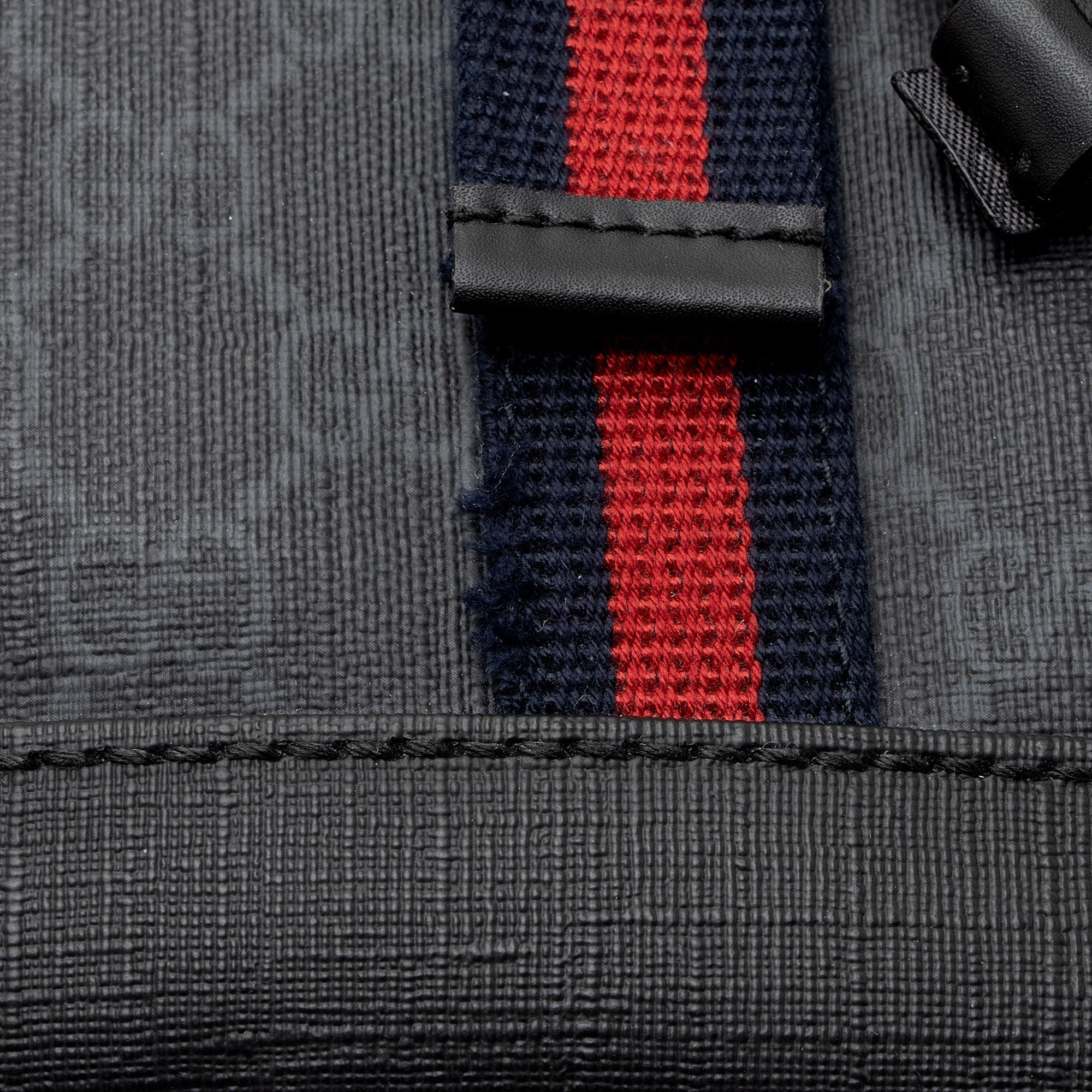 Gucci GG Supreme Medium Flap Backpack (SHF-NNj9Jx)