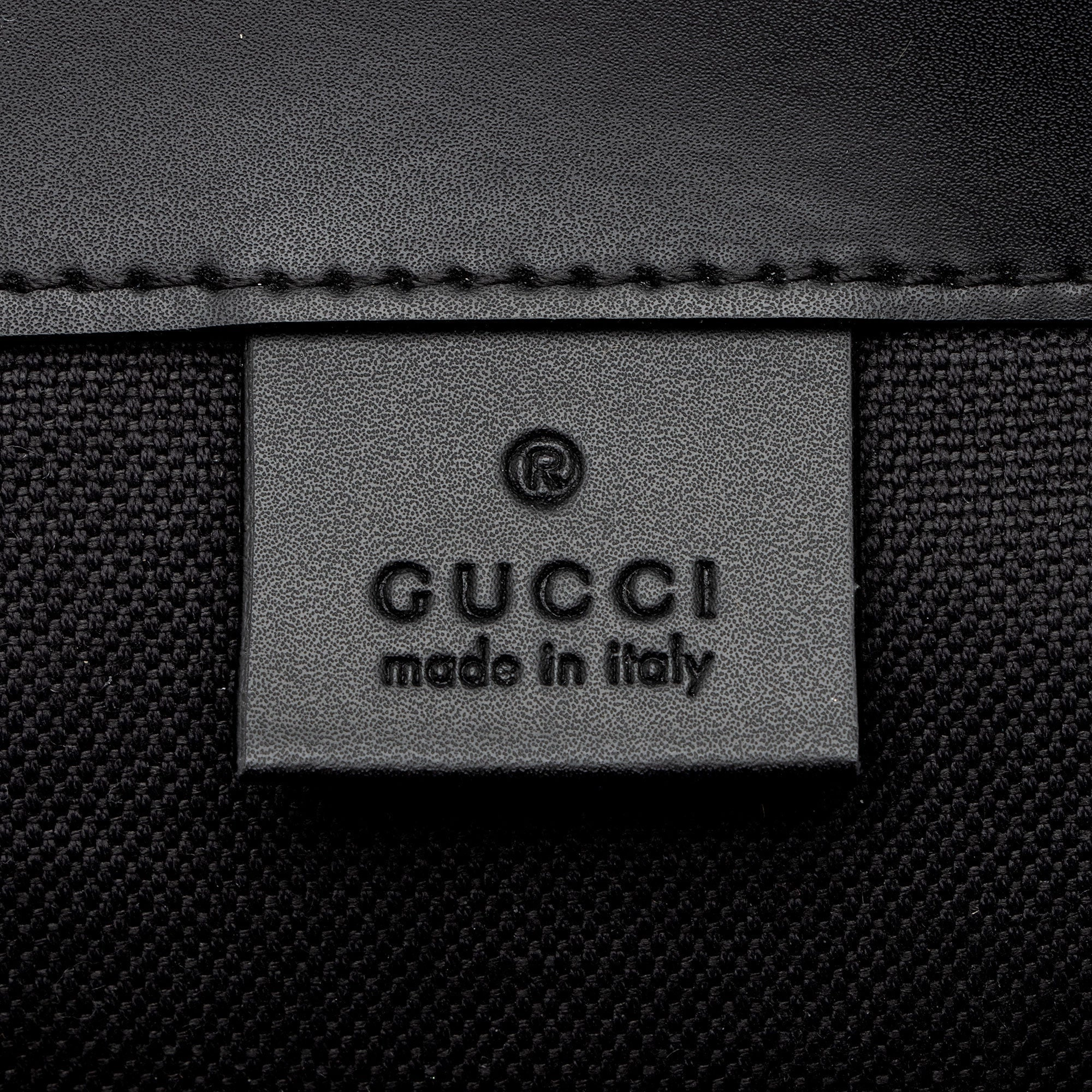 Gucci GG Supreme Medium Flap Backpack (SHF-NNj9Jx)