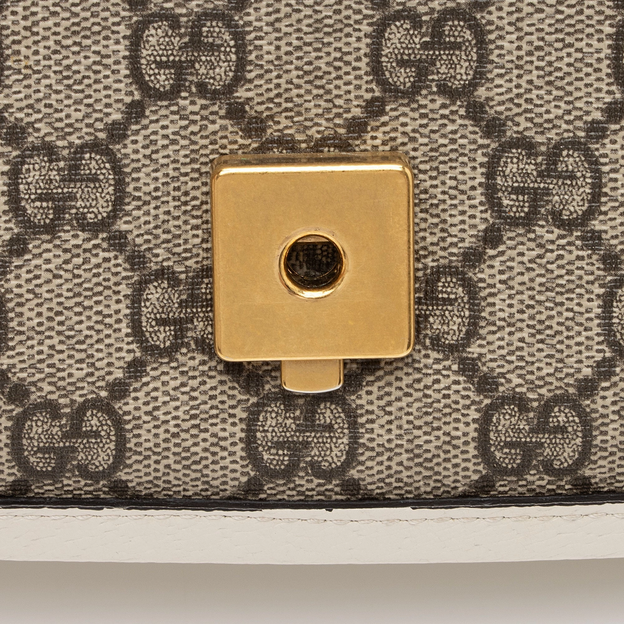 Gucci GG Supreme Queen Margaret Medium Shoulder Bag (SHF-ru59Pg)