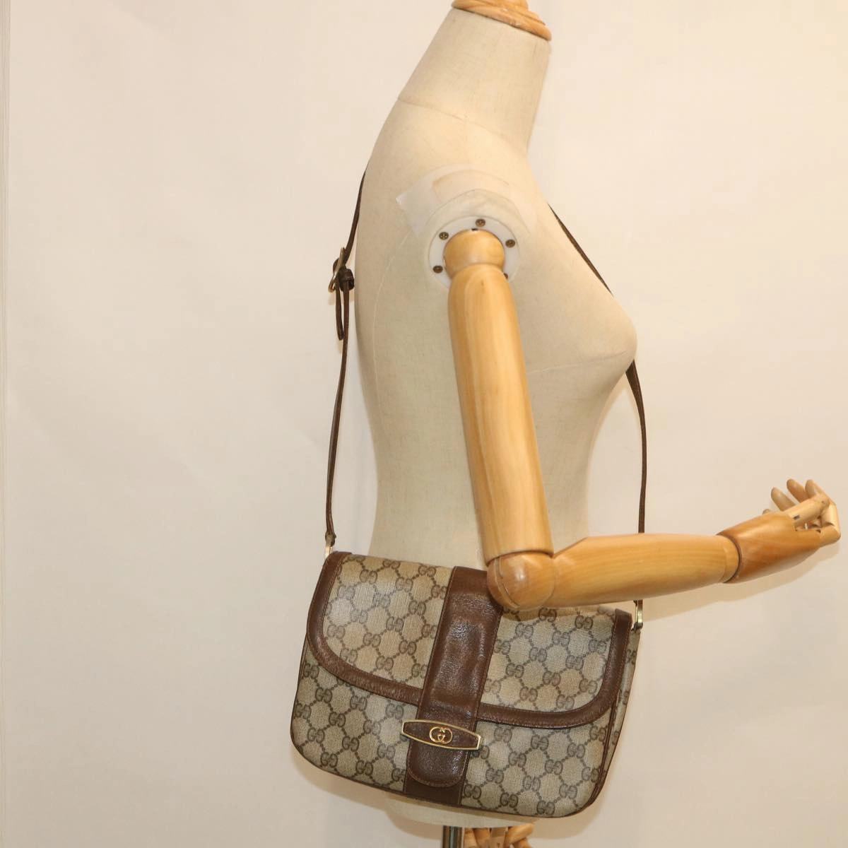 GUCCI GG Supreme Shoulder Bag PVC Leather Beige  56773