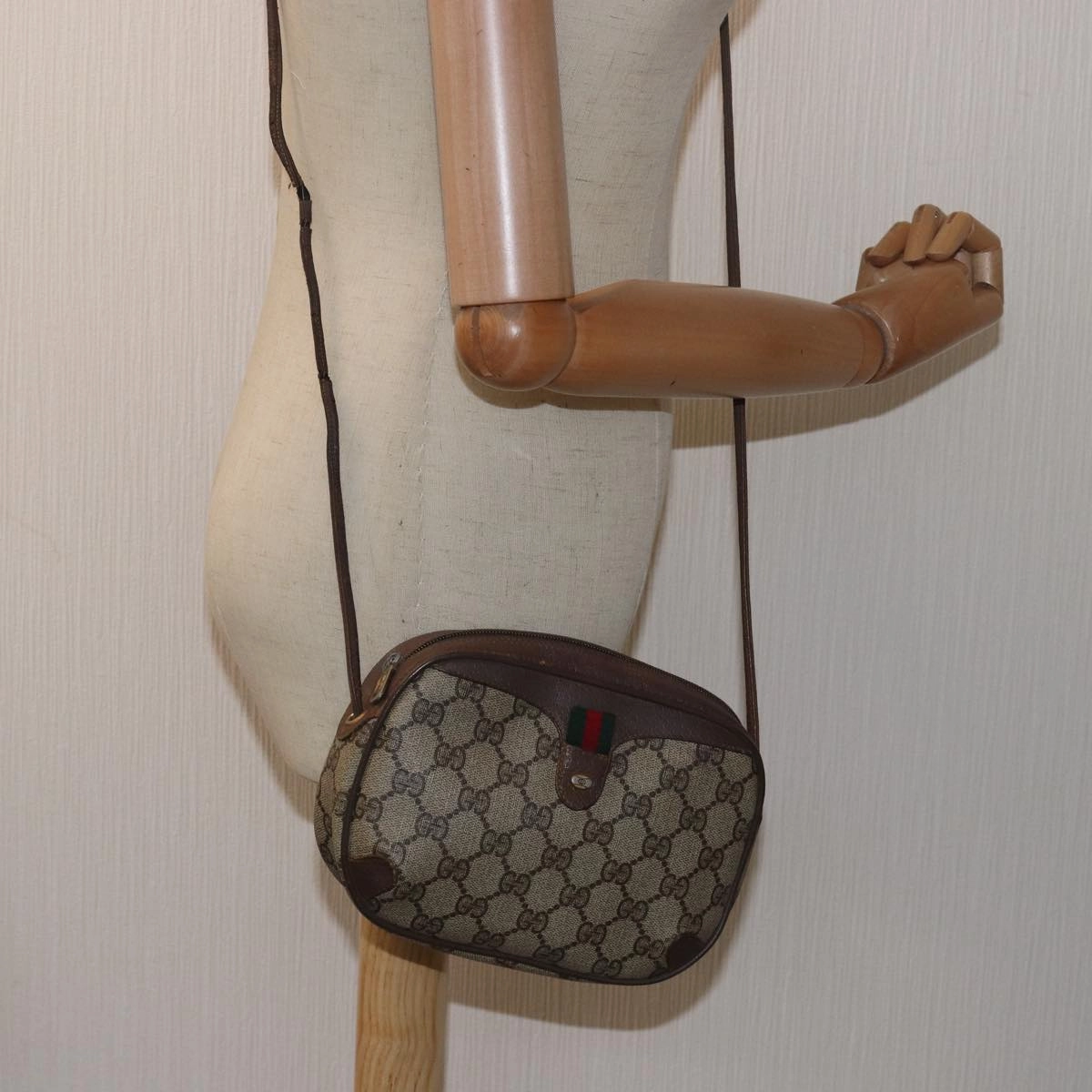 GUCCI GG Supreme Shoulder Bag PVC Leather Beige 89 02 066  bs15441