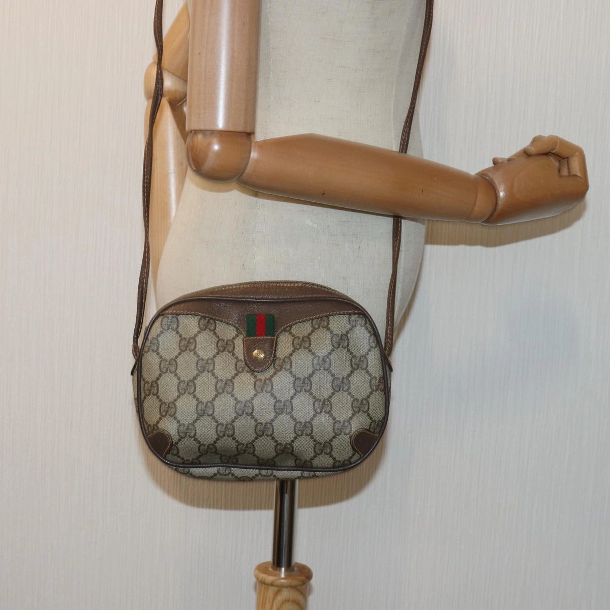 GUCCI GG Supreme Shoulder Bag PVC Leather Beige Red gold 89 02 066  84564