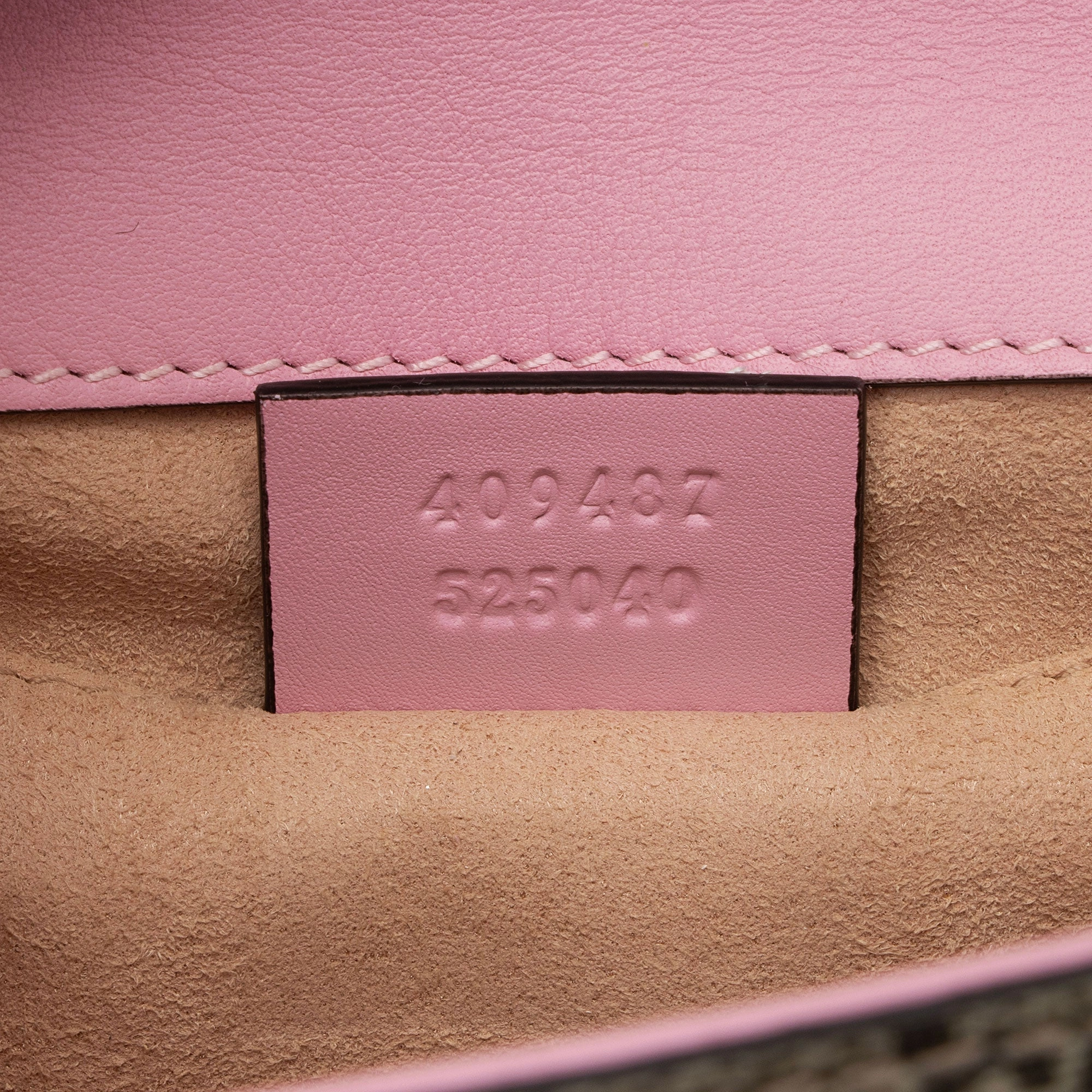 Gucci GG Supreme Strawberry Padlock Small Shoulder Bag (SHF-uX0Syw)