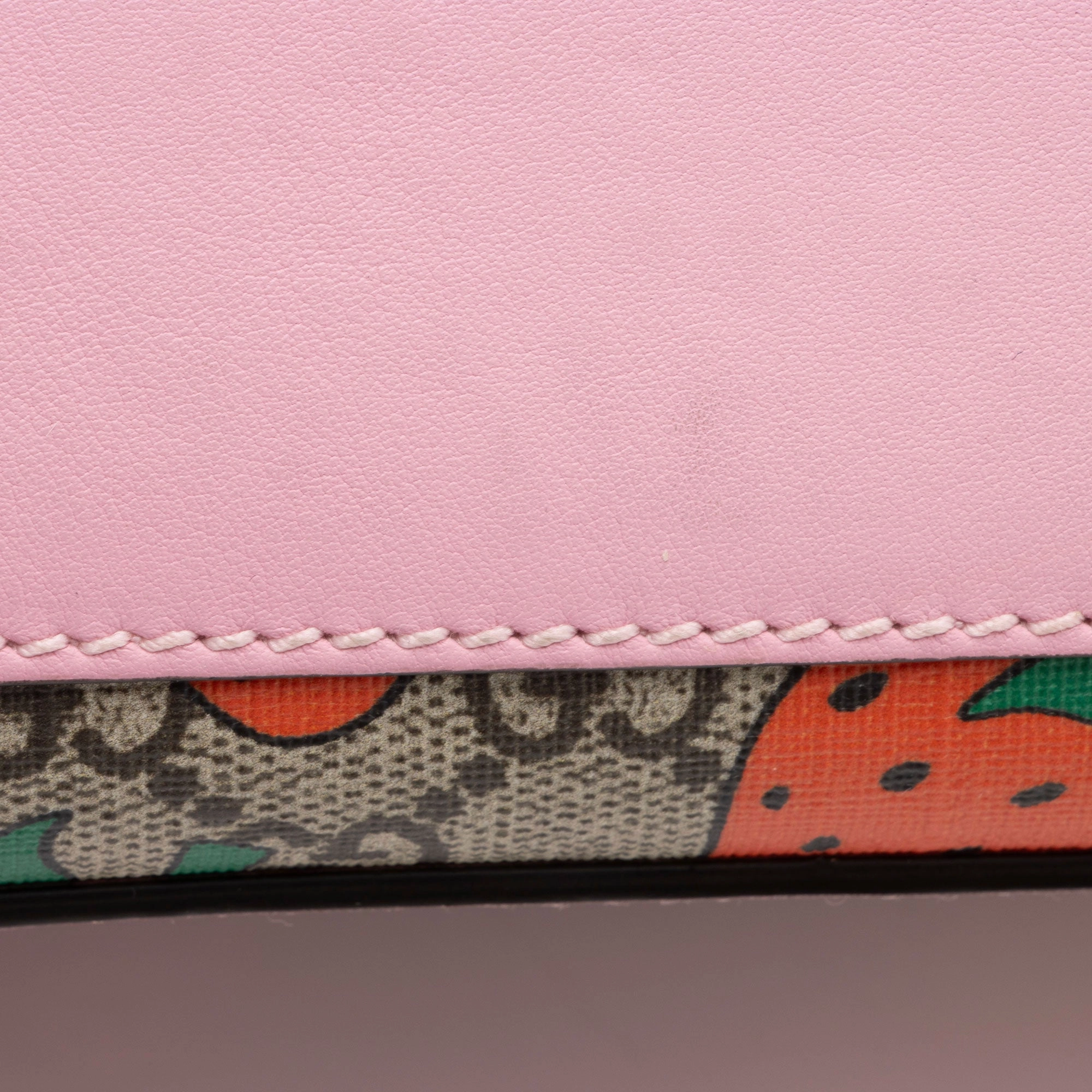 Gucci GG Supreme Strawberry Padlock Small Shoulder Bag (SHF-uX0Syw)