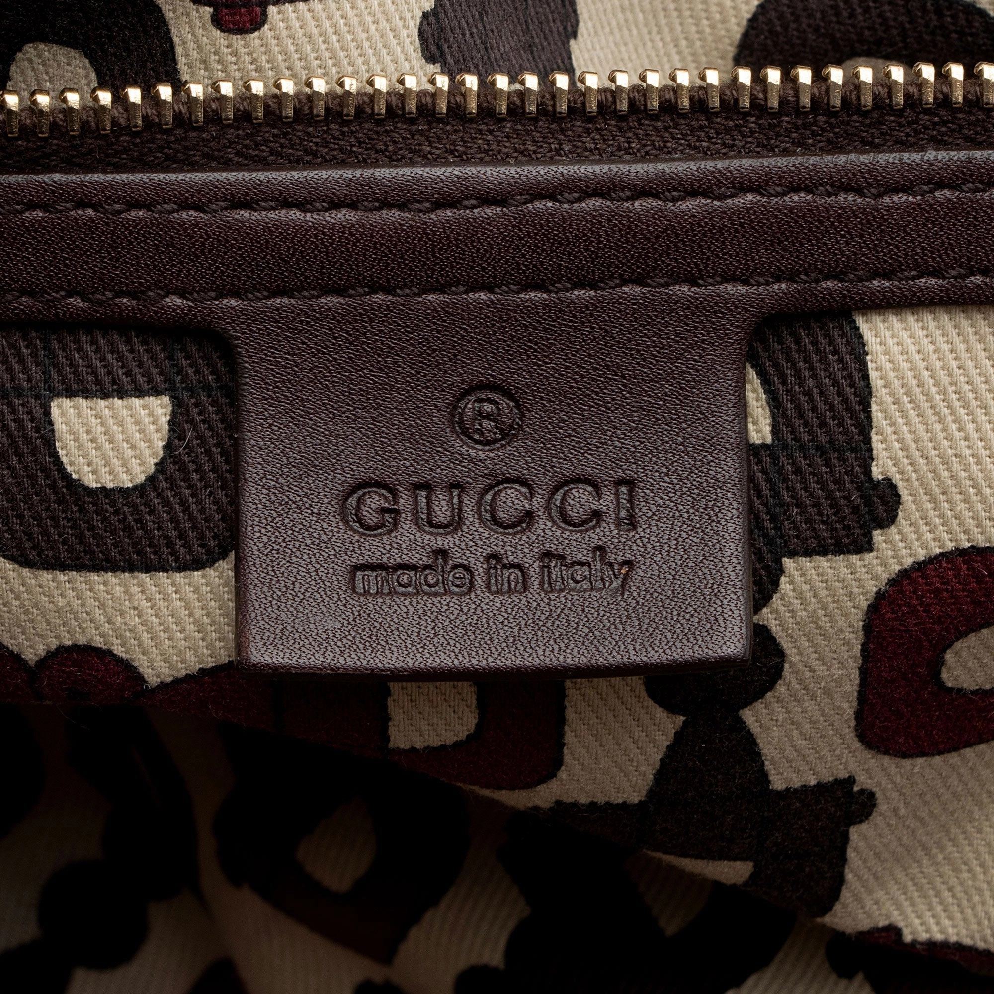 Gucci Guccissima Leather Pelham Medium Shoulder Bag (SHF-nM9nOS)
