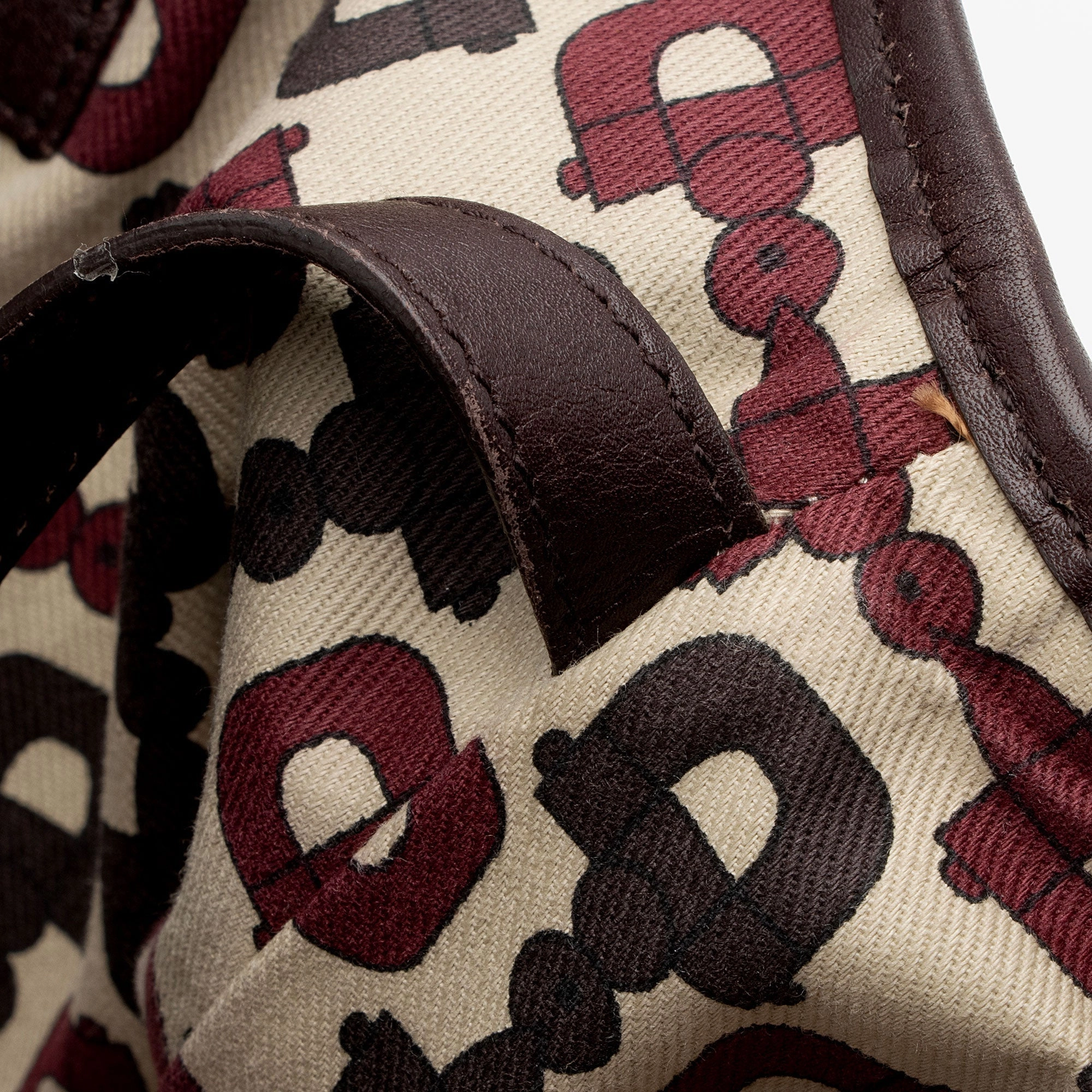 Gucci Guccissima Leather Pelham Medium Shoulder Bag (SHF-nM9nOS)