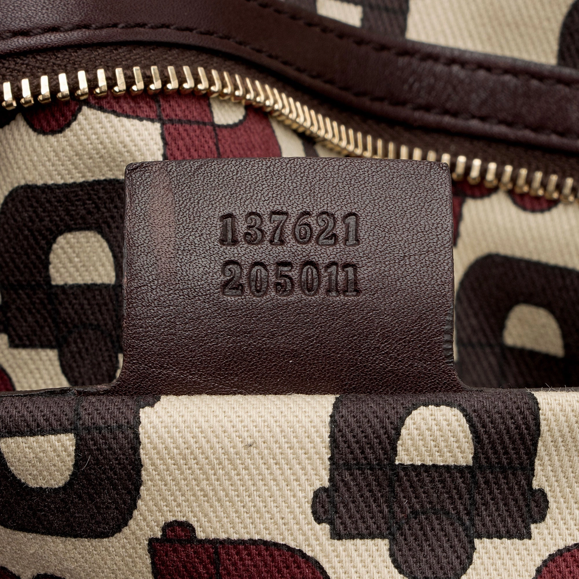 Gucci Guccissima Leather Pelham Medium Shoulder Bag (SHF-nM9nOS)