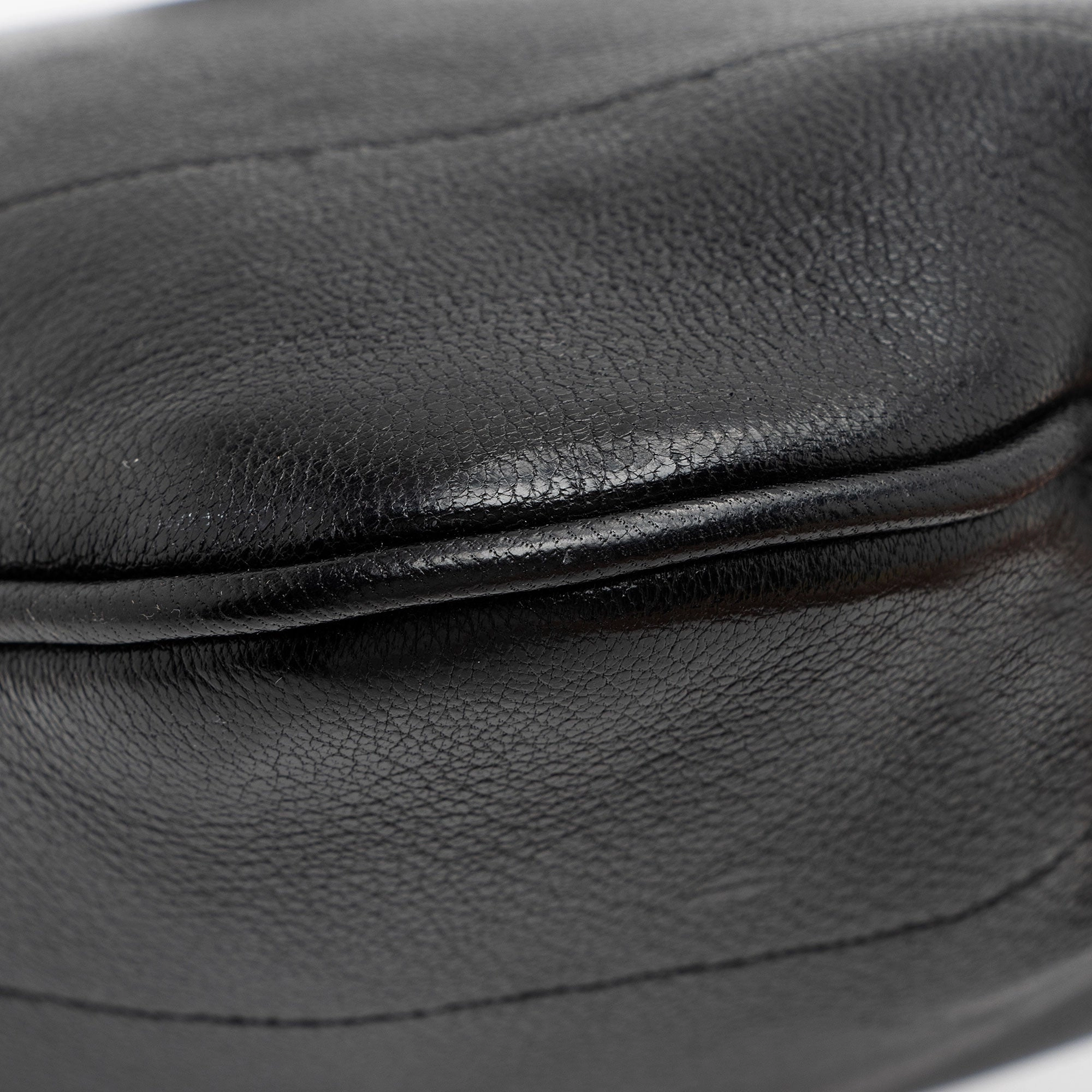 Gucci Leather Aphrodite Medium Shoulder Bag (SHF-YuLy0F)