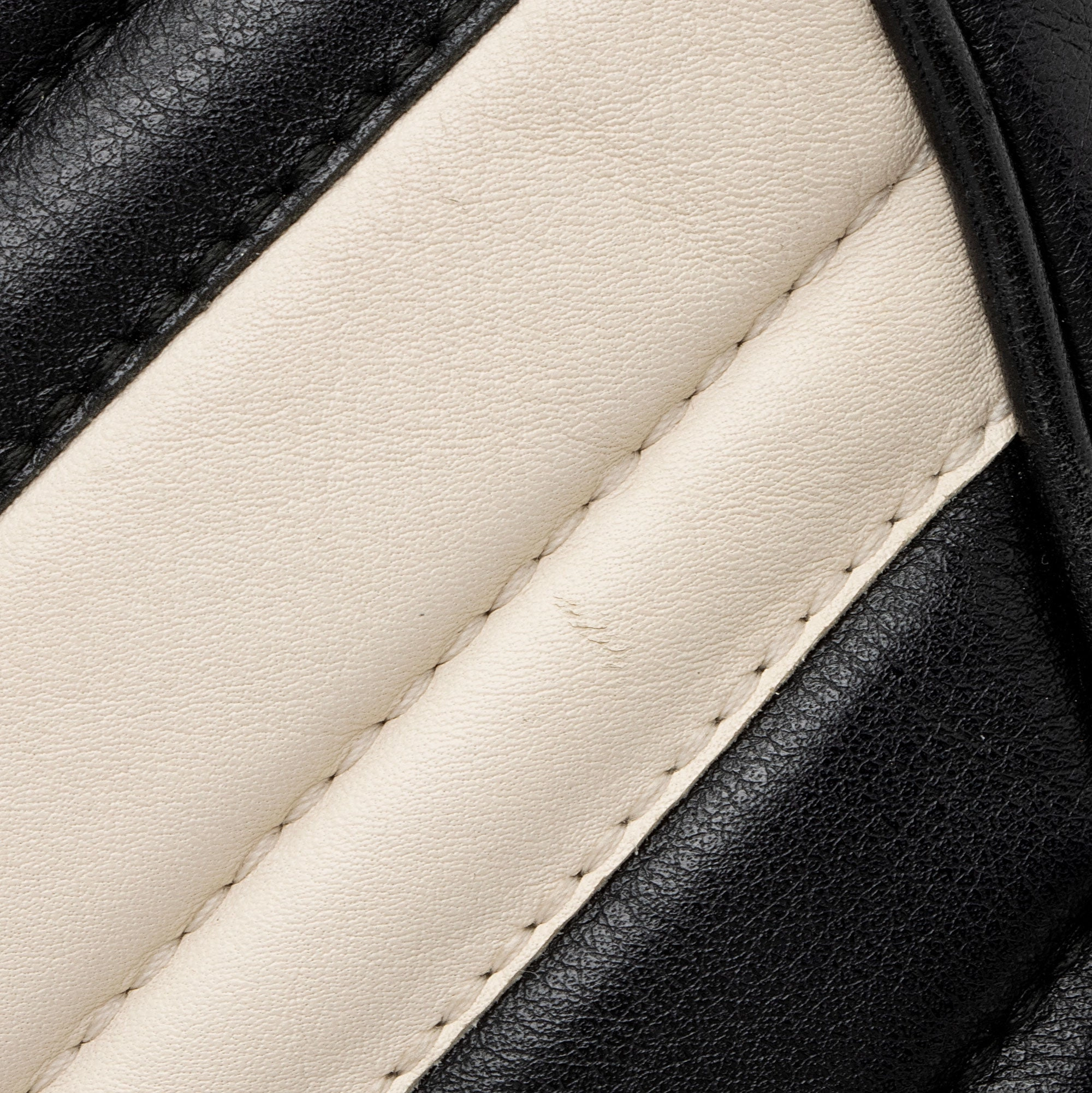 Gucci Matelasse Leather GG Marmont Small Shoulder Bag (SHF-cKg6iD)