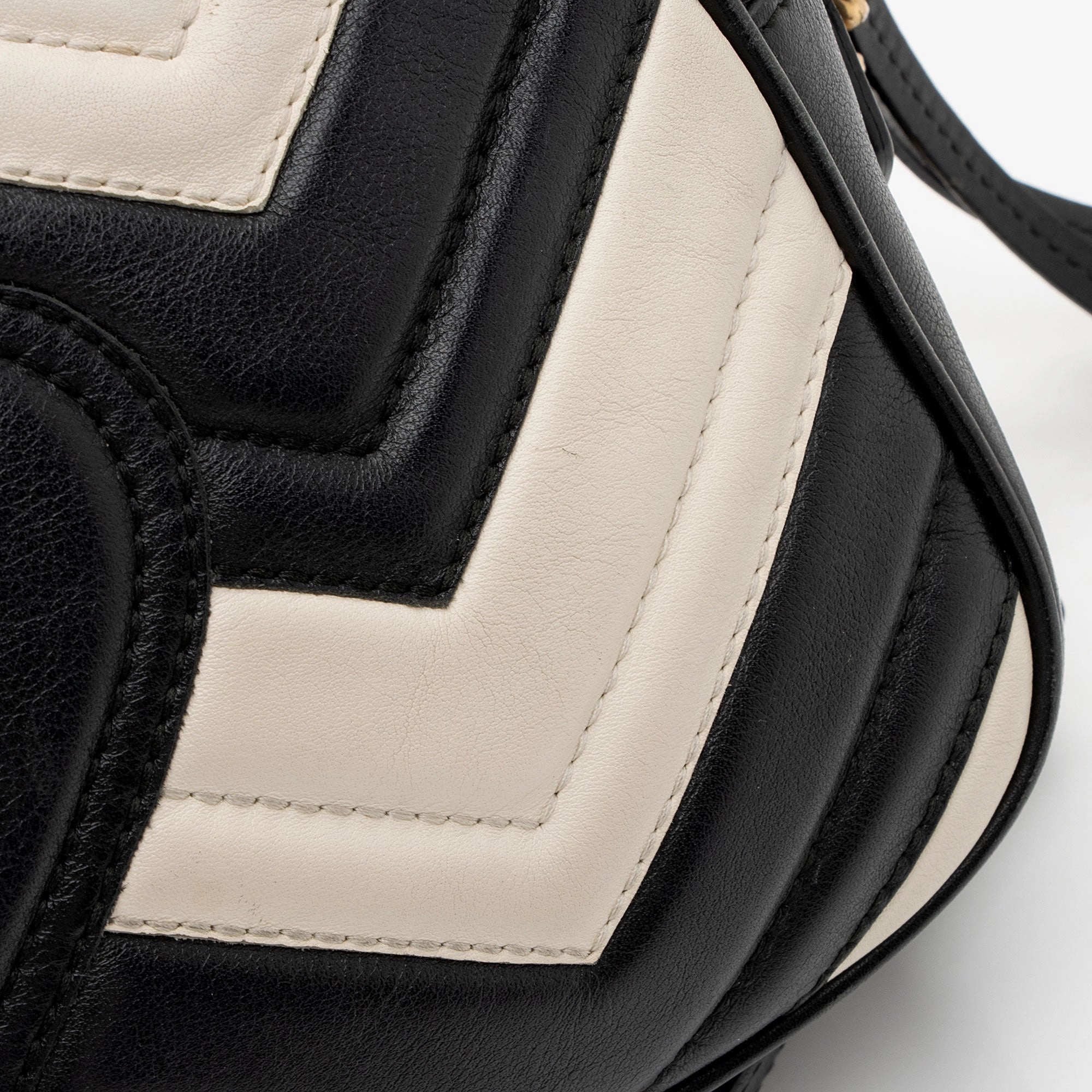 Gucci Matelasse Leather GG Marmont Small Shoulder Bag (SHF-cKg6iD)