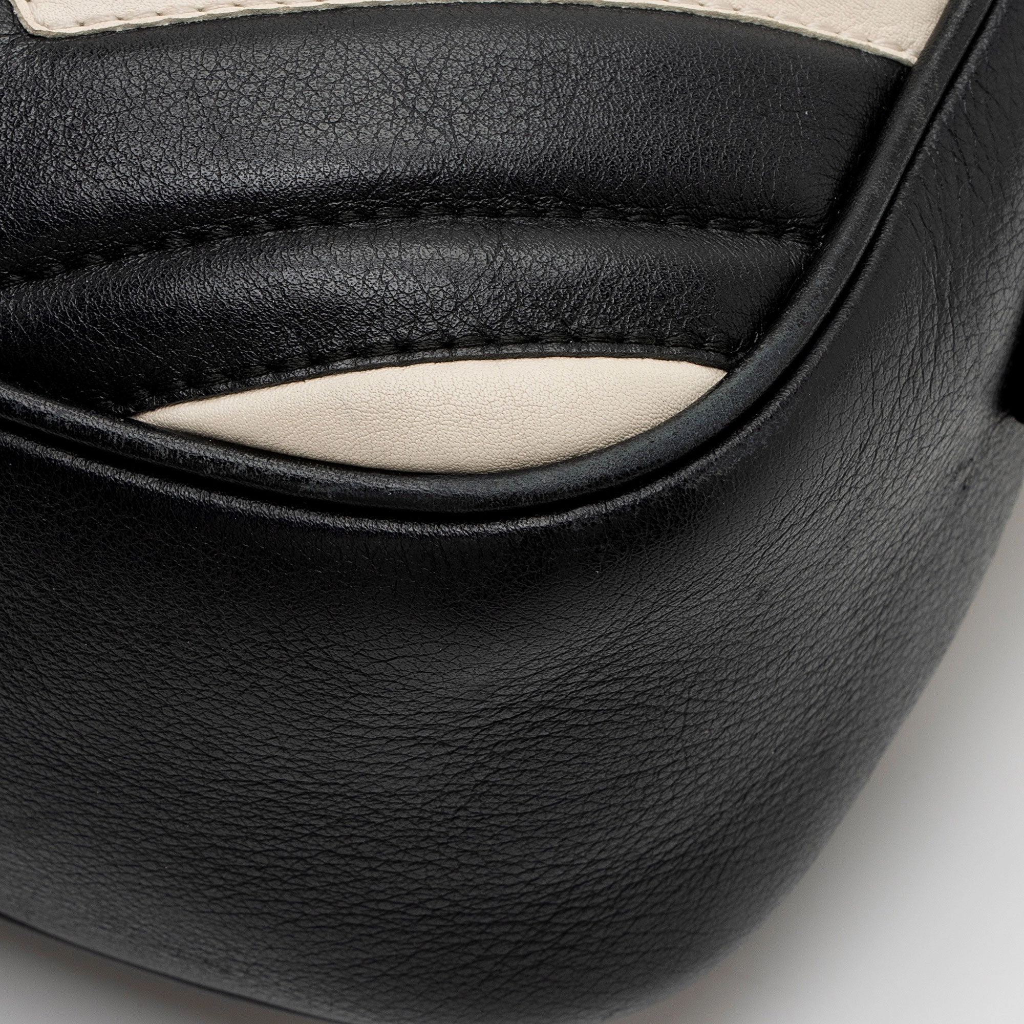 Gucci Matelasse Leather GG Marmont Small Shoulder Bag (SHF-cKg6iD)