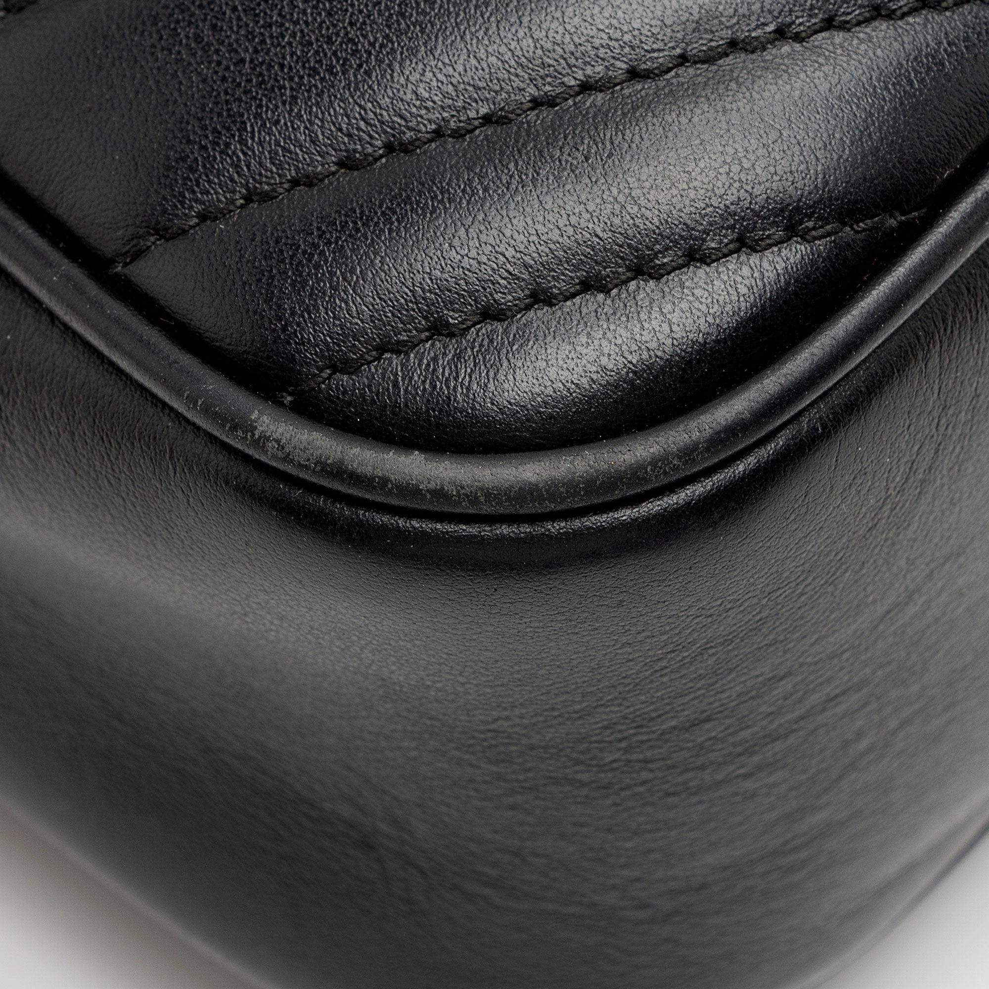 Gucci Matelasse Leather GG Marmont Small Shoulder Bag (SHF-FVS5c3)