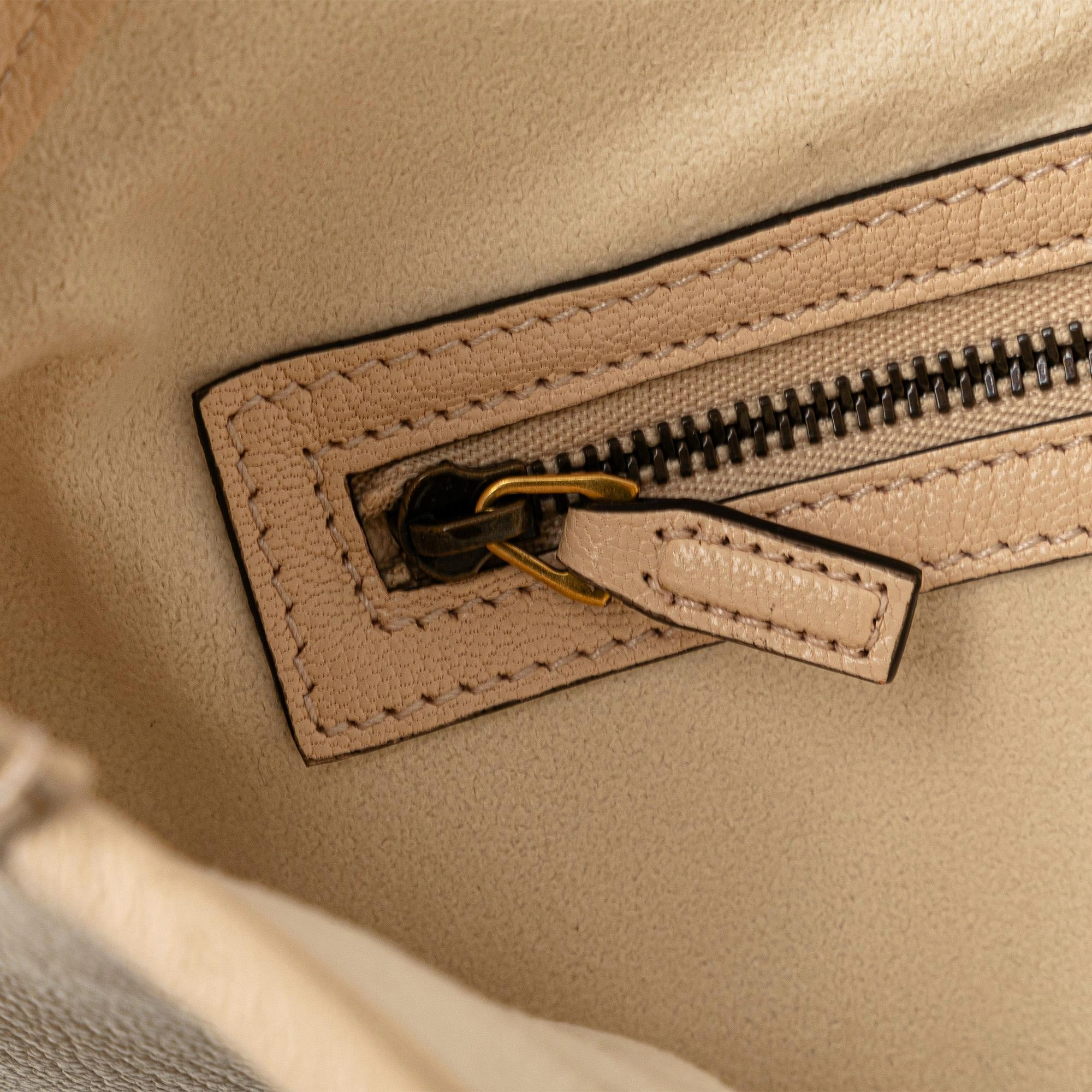 Gucci Medium Leather Aphrodite Crossbody (SHG-xZuJhO)