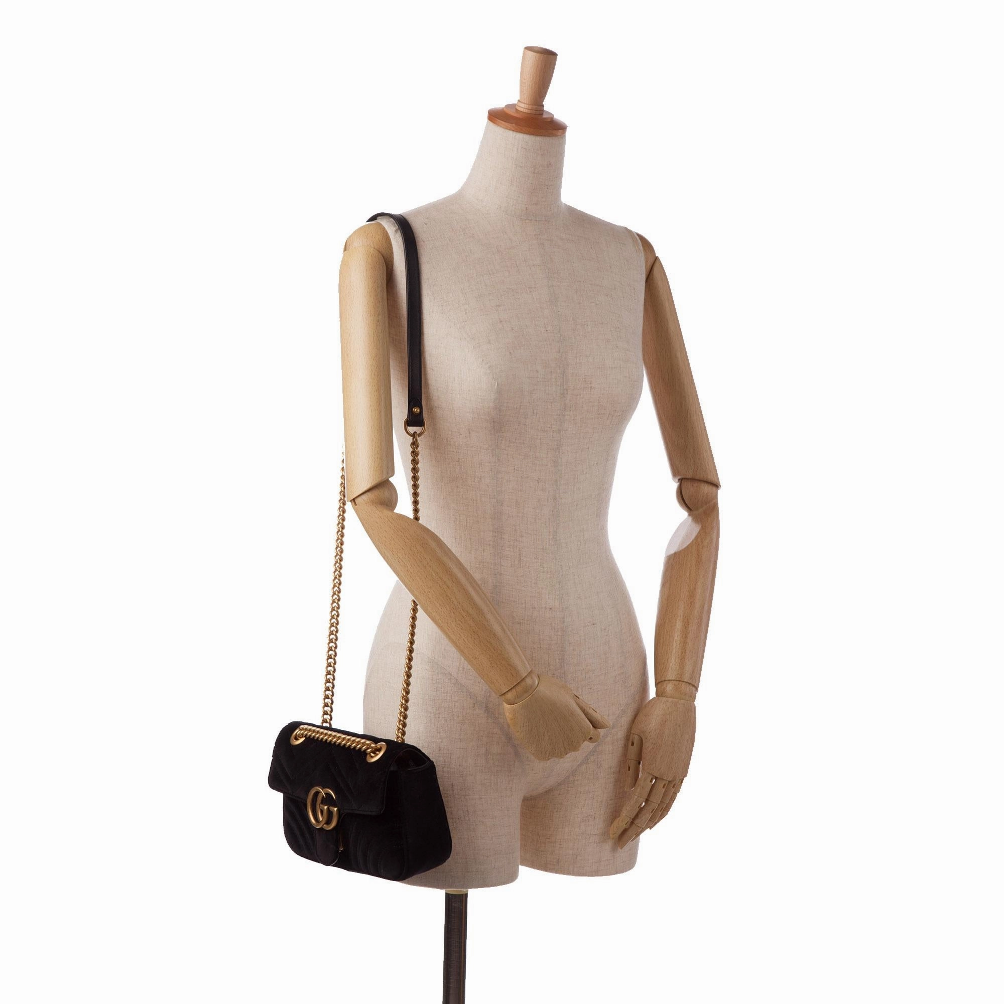 Gucci Mini GG Marmont Matelasse Velvet Crossbody (SHG-uTjykr)