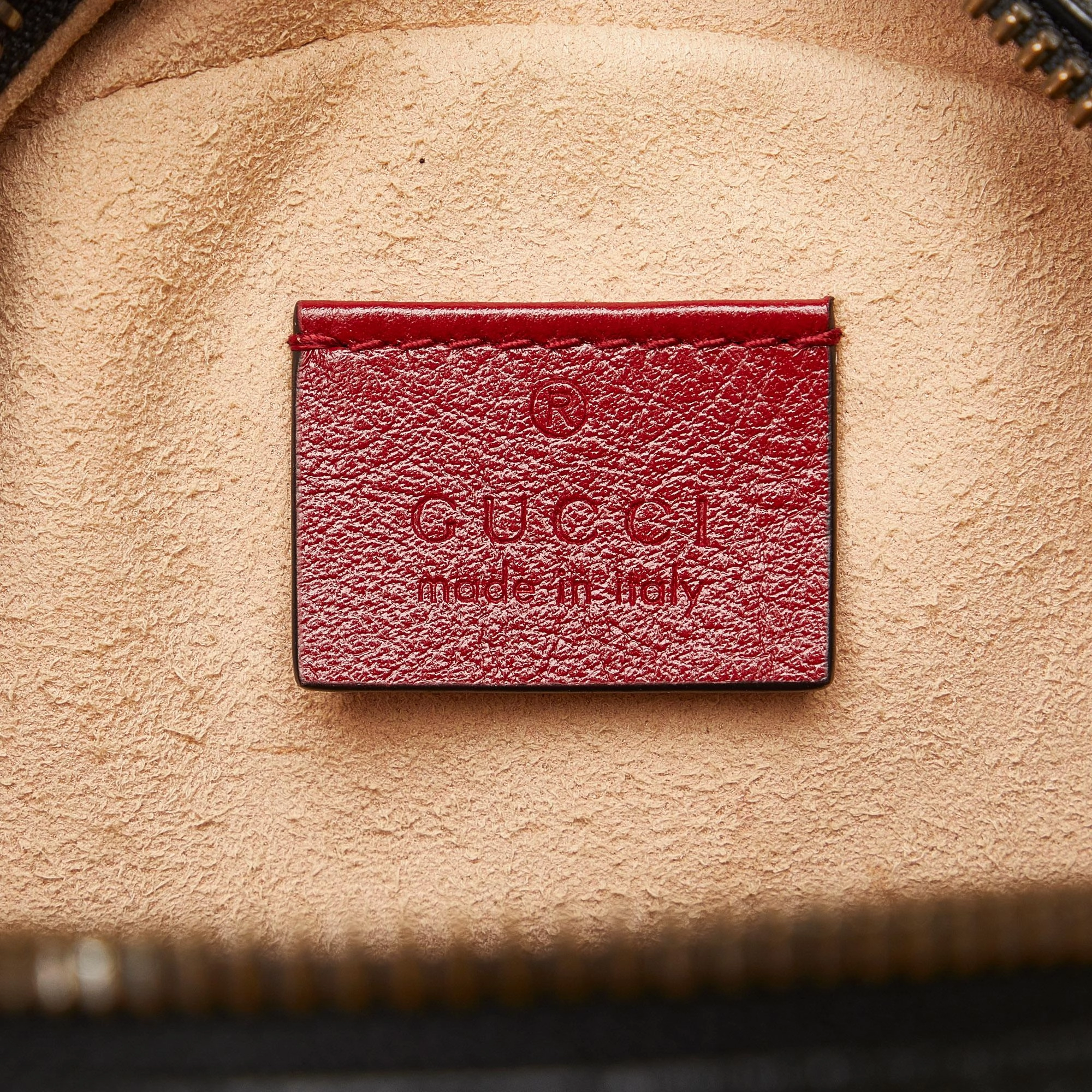 Gucci Mini Torchon GG Marmont Round Crossbody Bag (SHG-ZnjZFD)