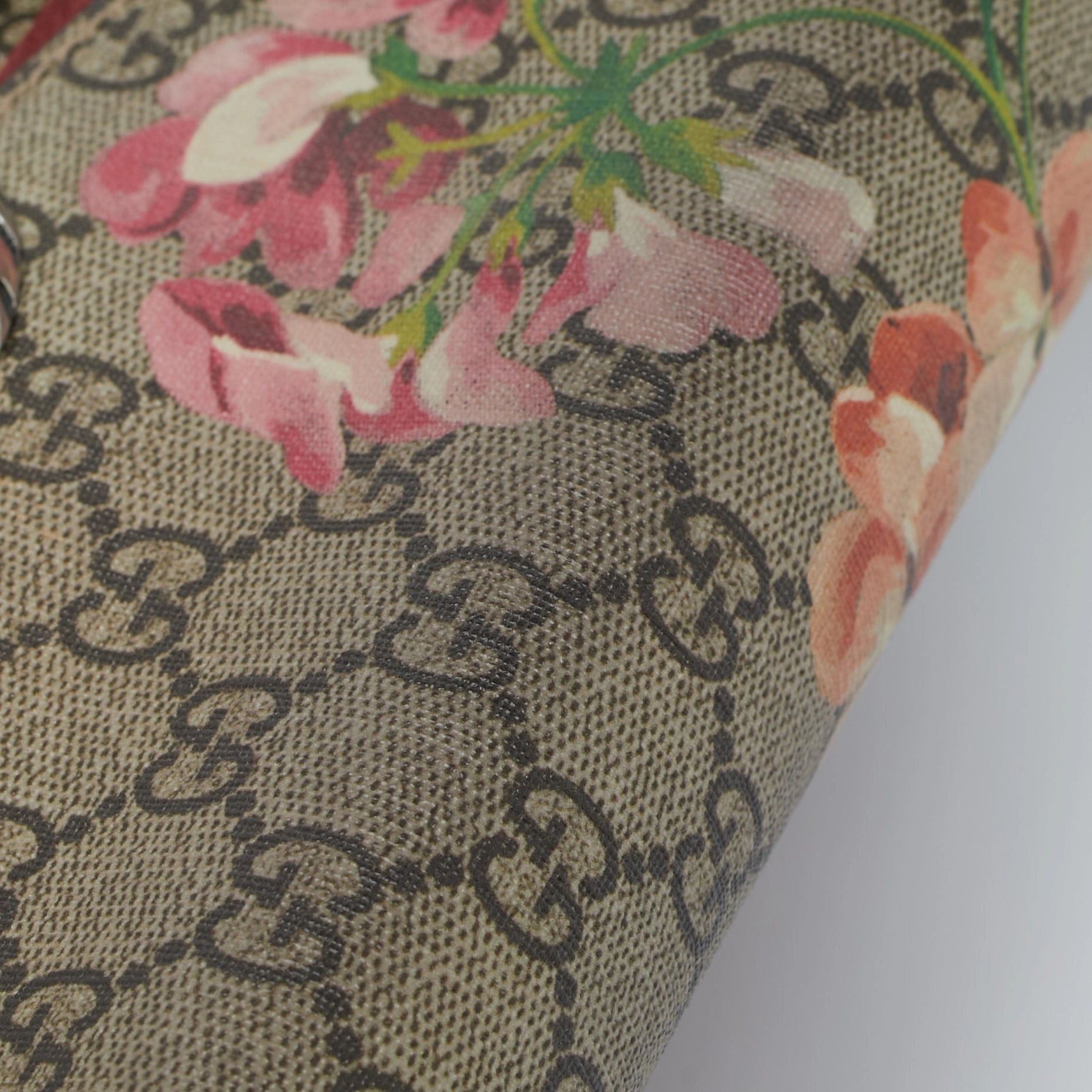 Gucci Pink/beige Gg Supreme Blooms Canvas Small Dionysus Shoulder Bag