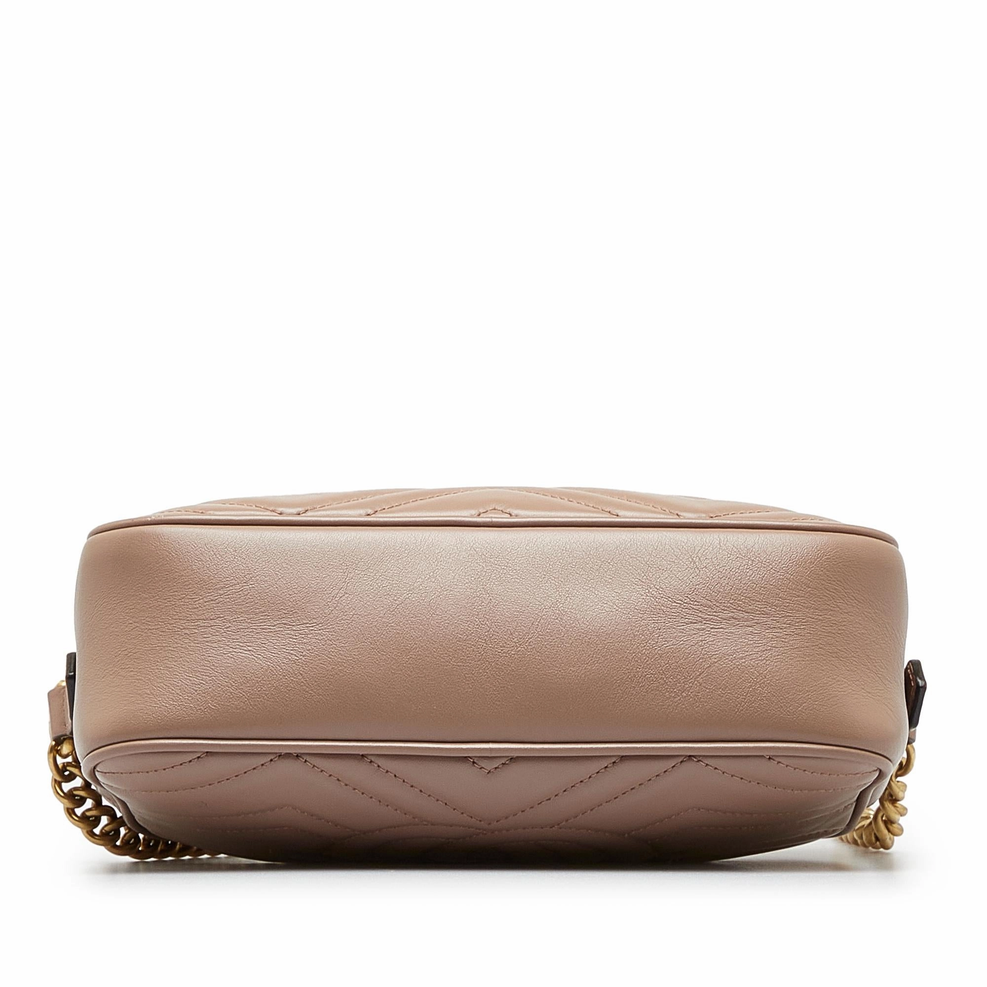 Gucci Small GG Marmont Matelasse Crossbody (SHG-aQeieH)