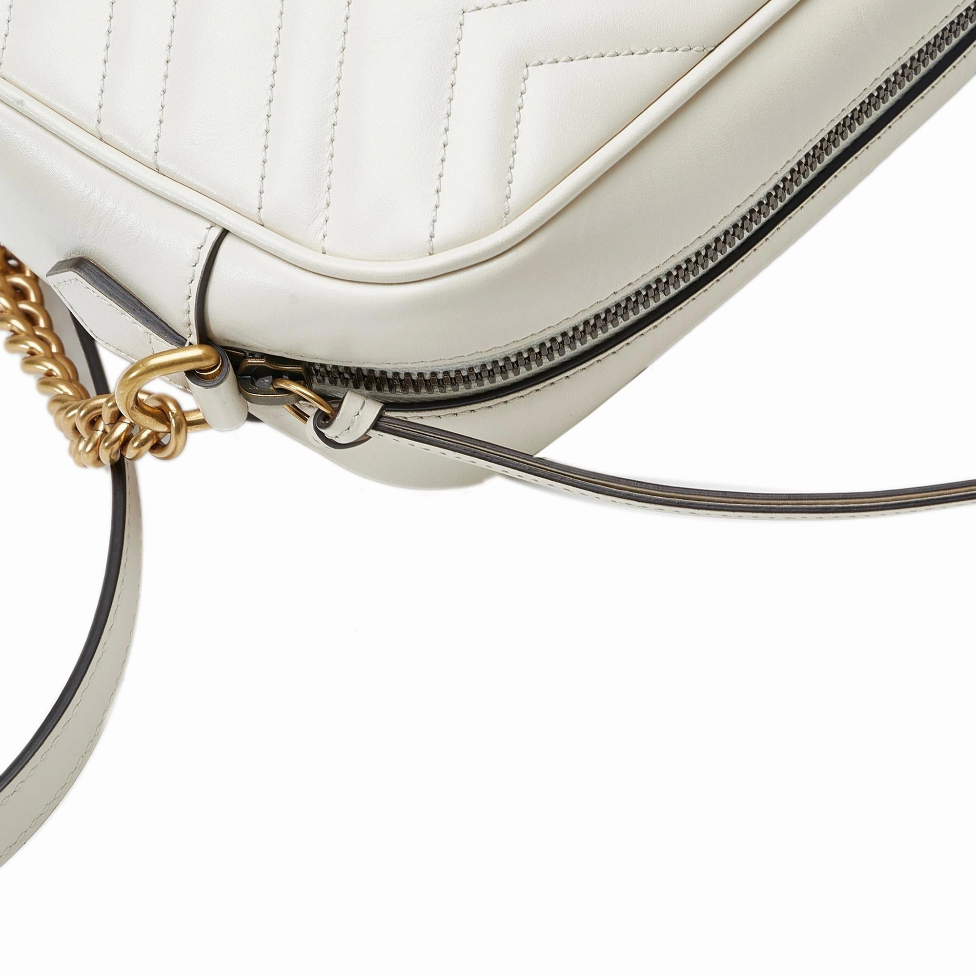 Gucci Small GG Marmont Matelasse Crossbody (SHG-WnmqBb)
