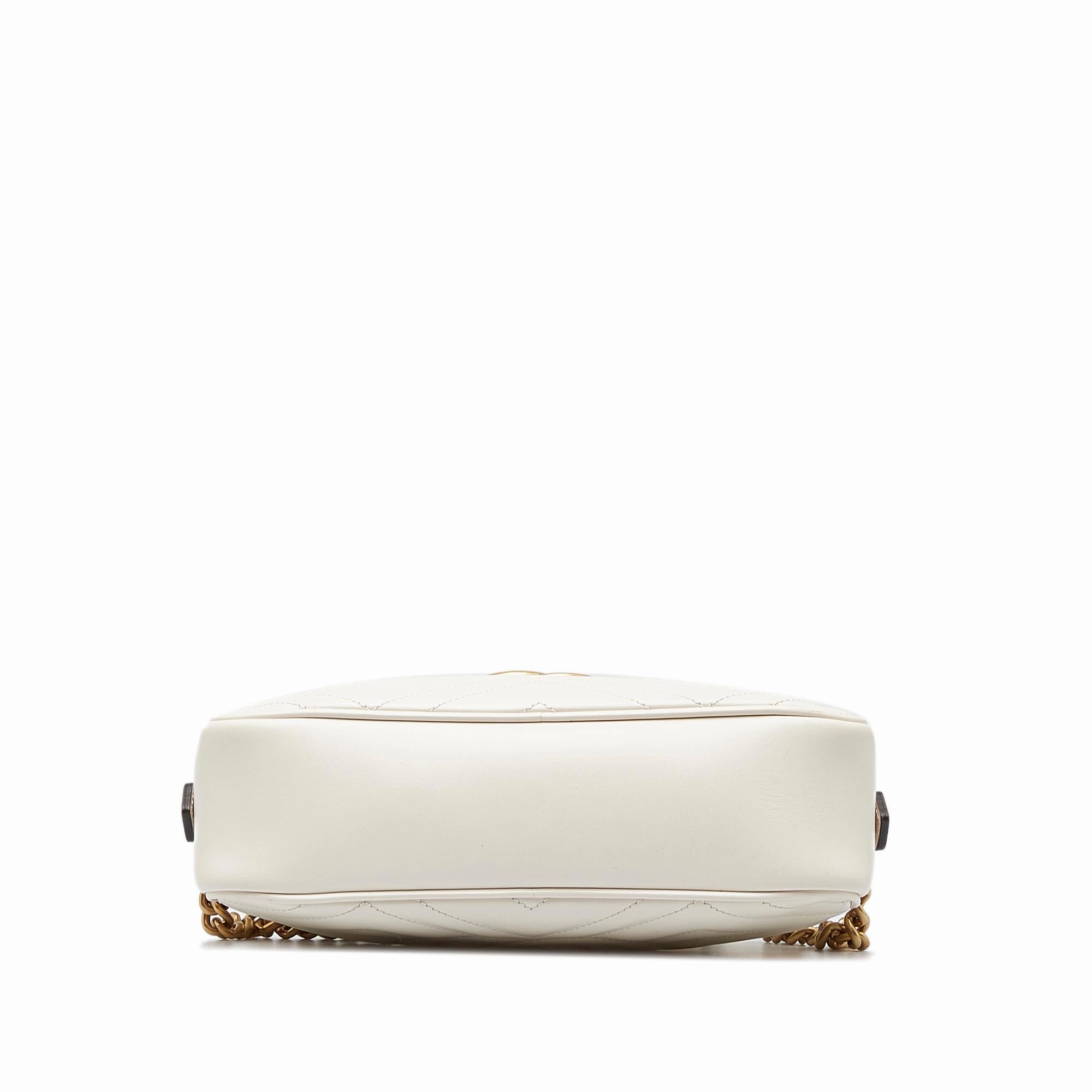 Gucci Small GG Marmont Matelasse Crossbody (SHG-WnmqBb)