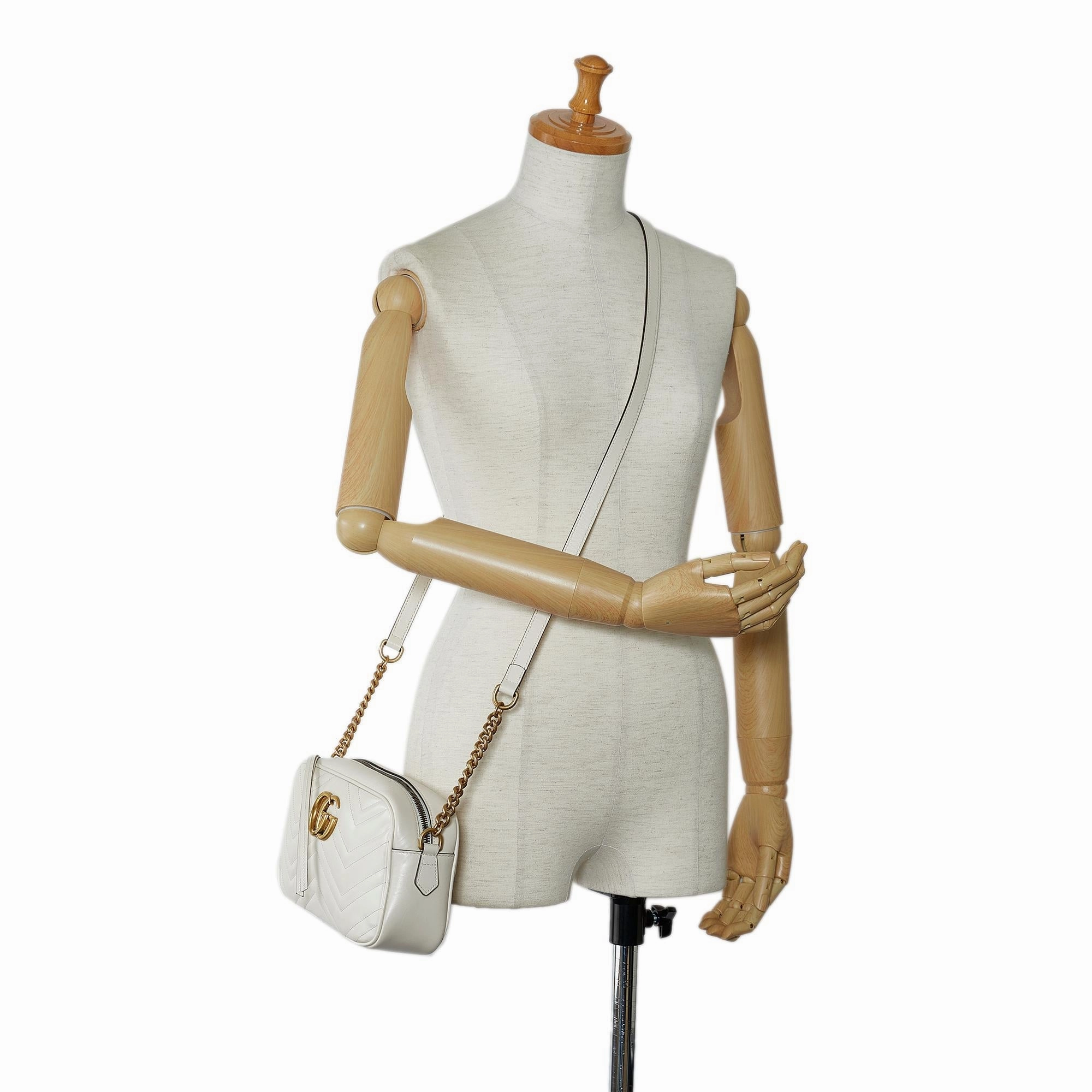 Gucci Small GG Marmont Matelasse Crossbody (SHG-WnmqBb)