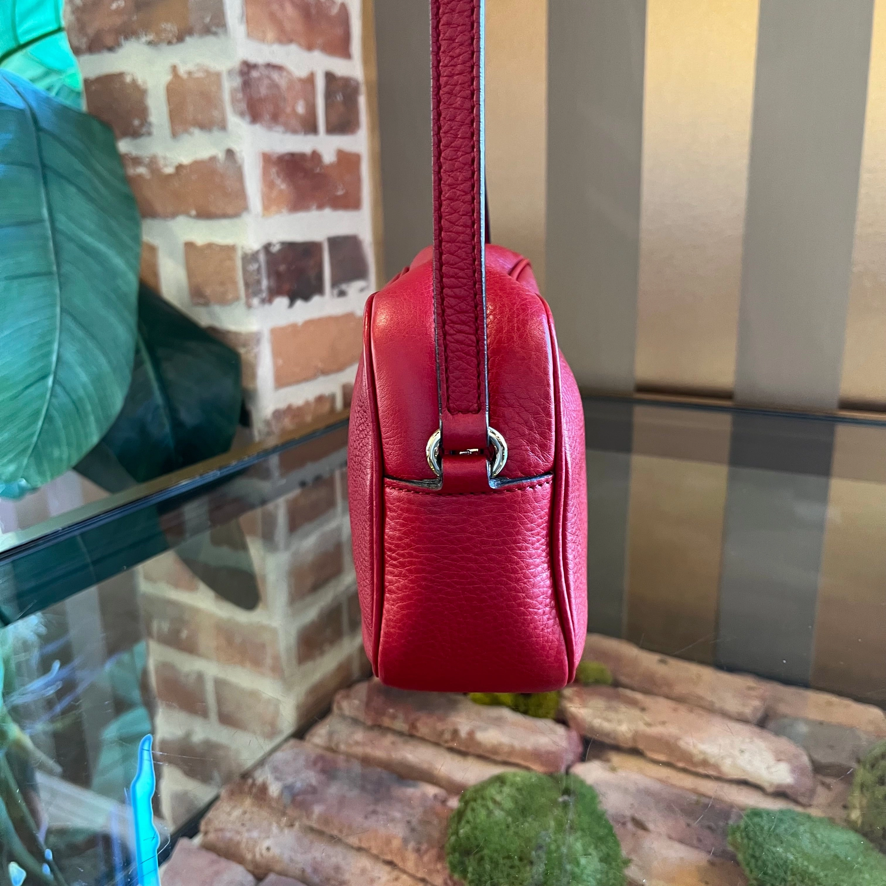 GUCCI Soho Small Hibiscus Red Grained Leather Crossbody