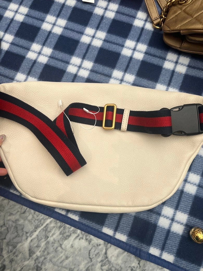 Gucci Vintage White Leather Crossbody Bag with Red and Blue Strap