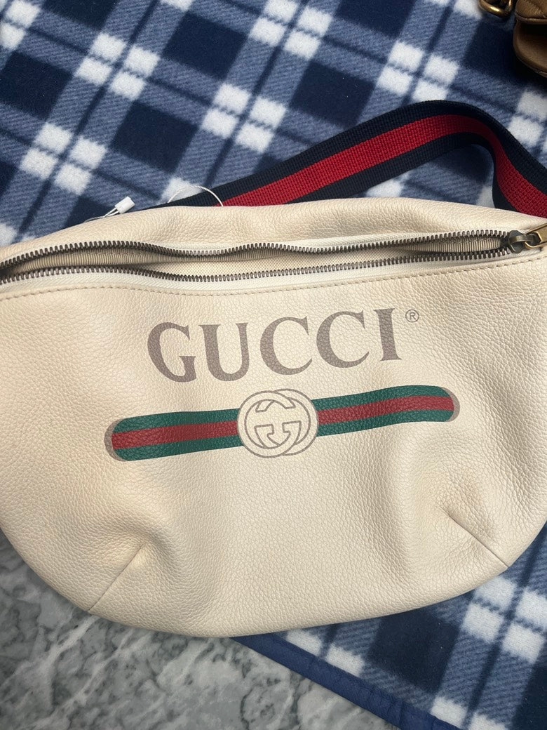 Gucci Vintage White Leather Crossbody Bag with Red and Blue Strap