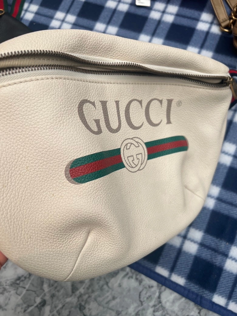 Gucci Vintage White Leather Crossbody Bag with Red and Blue Strap