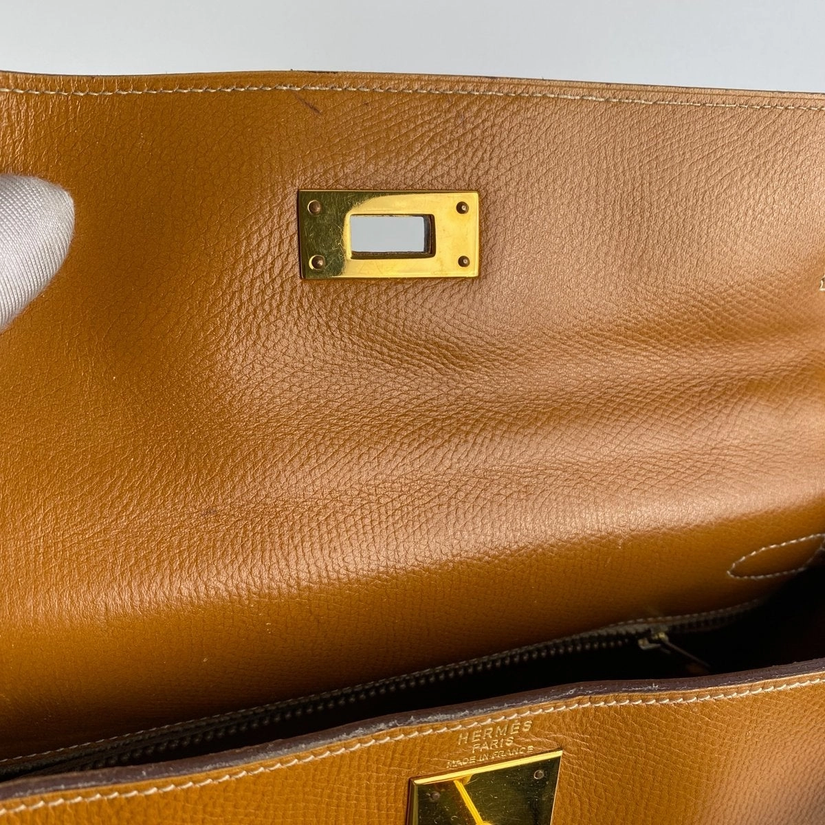 Hermes Kelly 28 Epsom Gold Bag - K Circle Stamp
