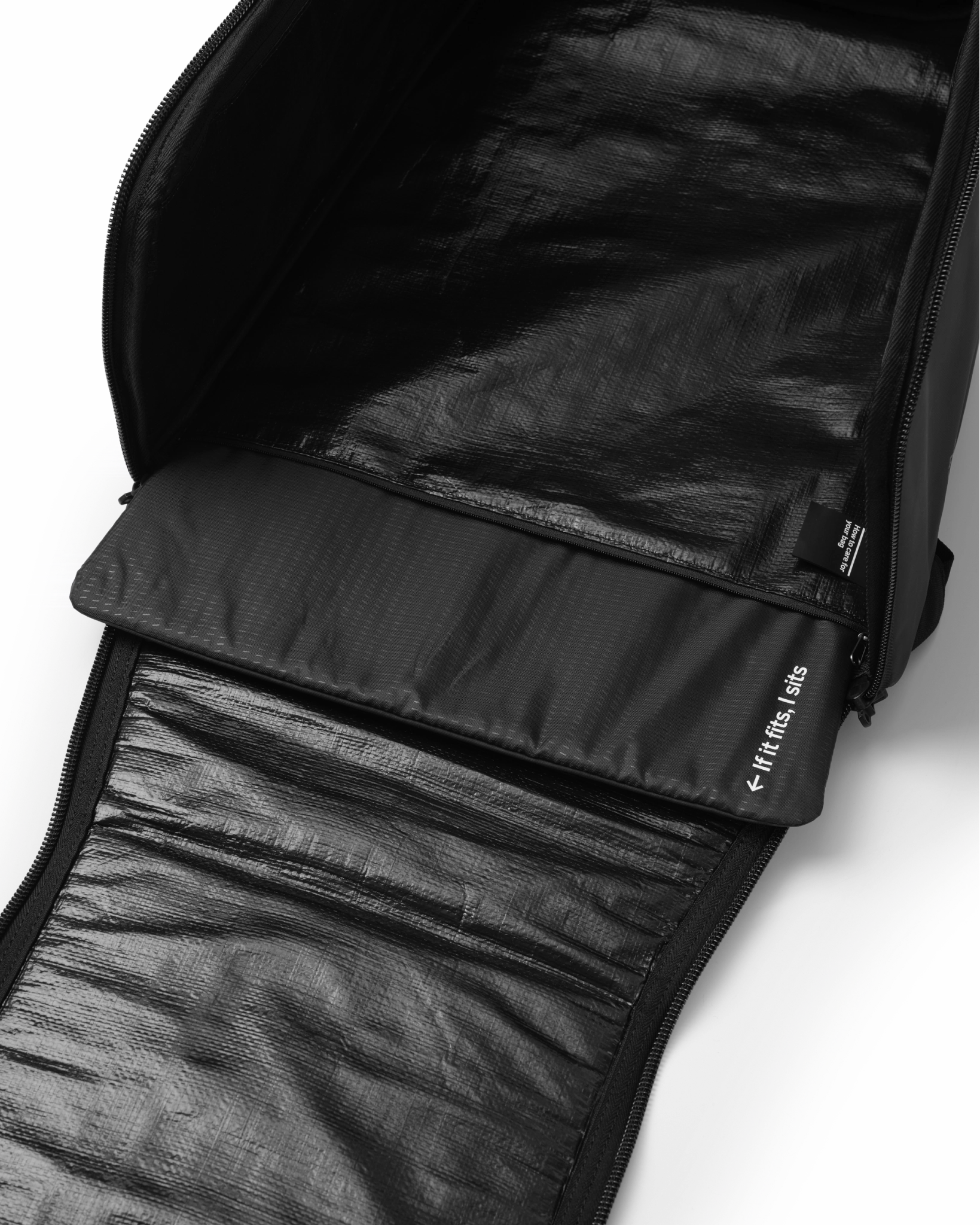 Hugger Bootpack 45L Black Out
