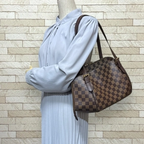 Lockme II Shoulder Bag Brown