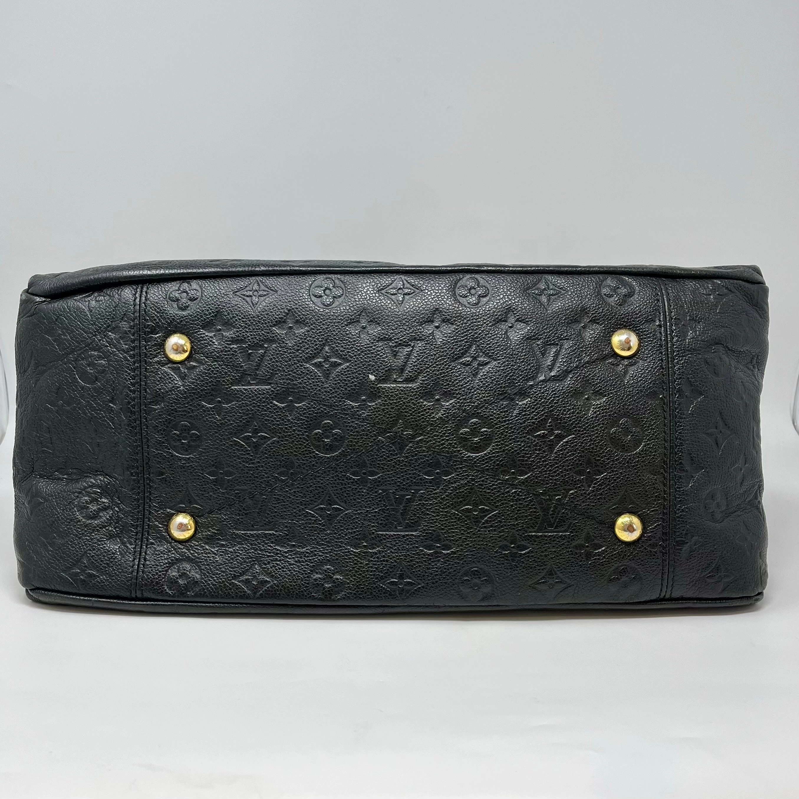 Louis Vuitton Artsy MM Hobo