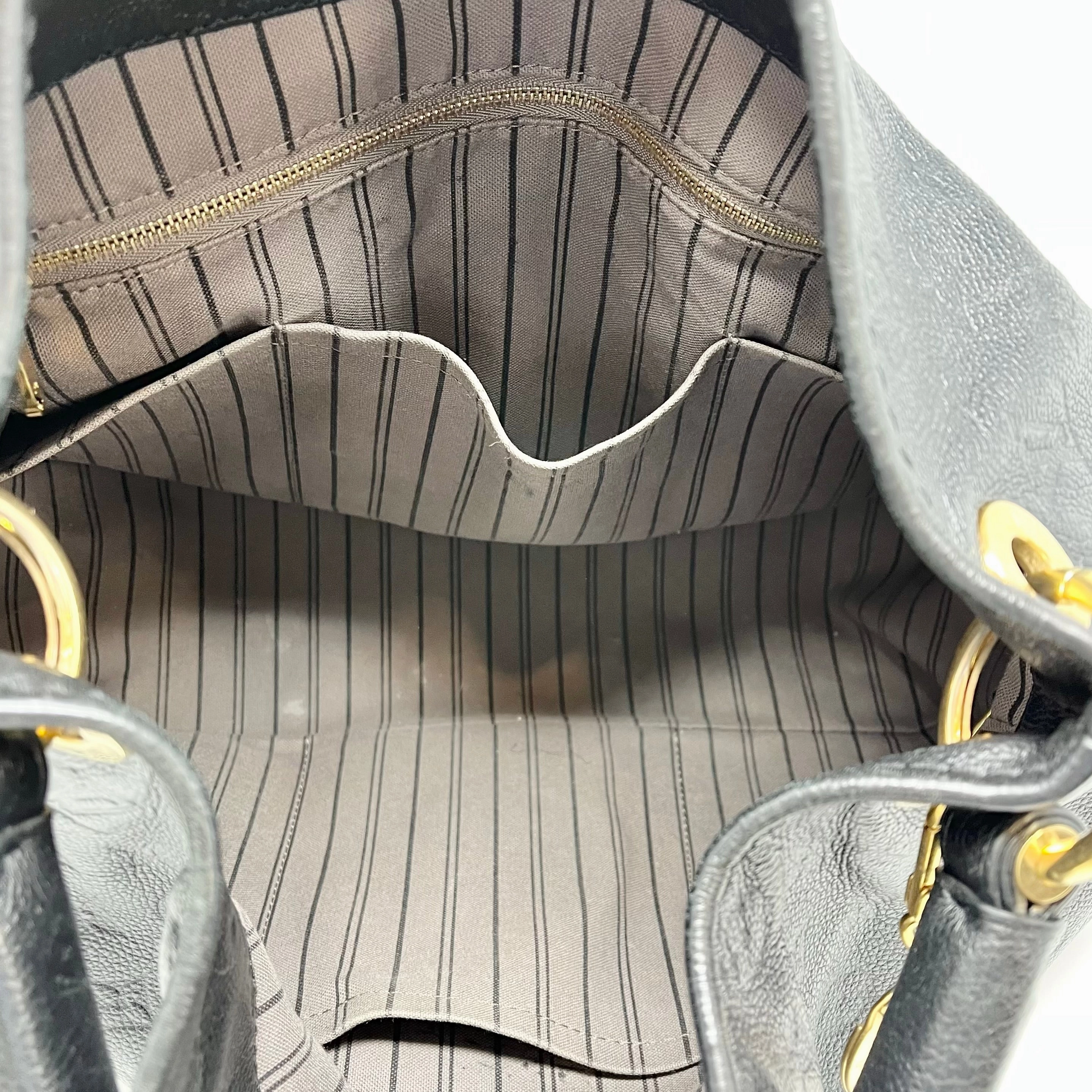 Louis Vuitton Artsy MM Hobo
