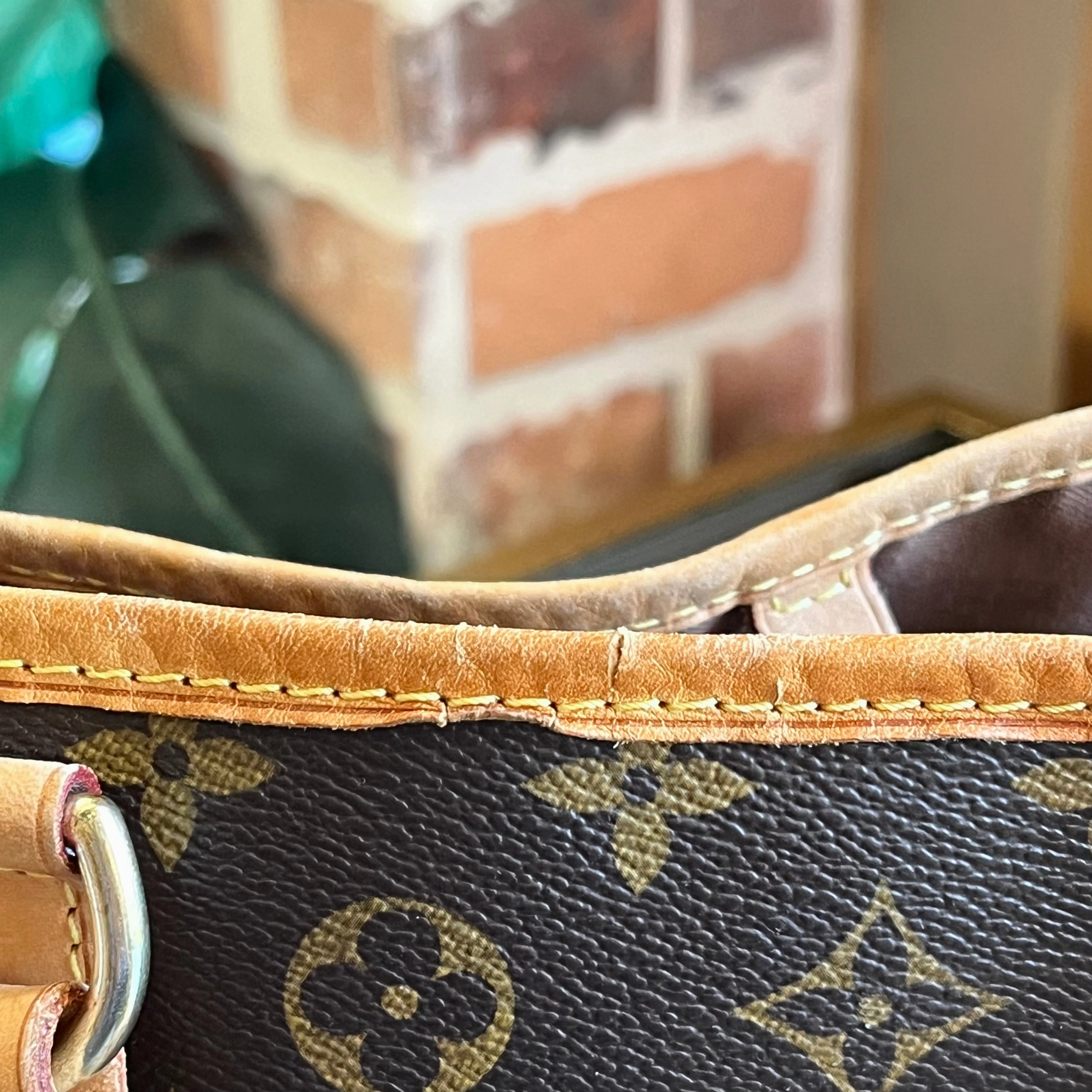 LOUIS VUITTON Batignolles Monogram Canvas Vertical Tote Bag