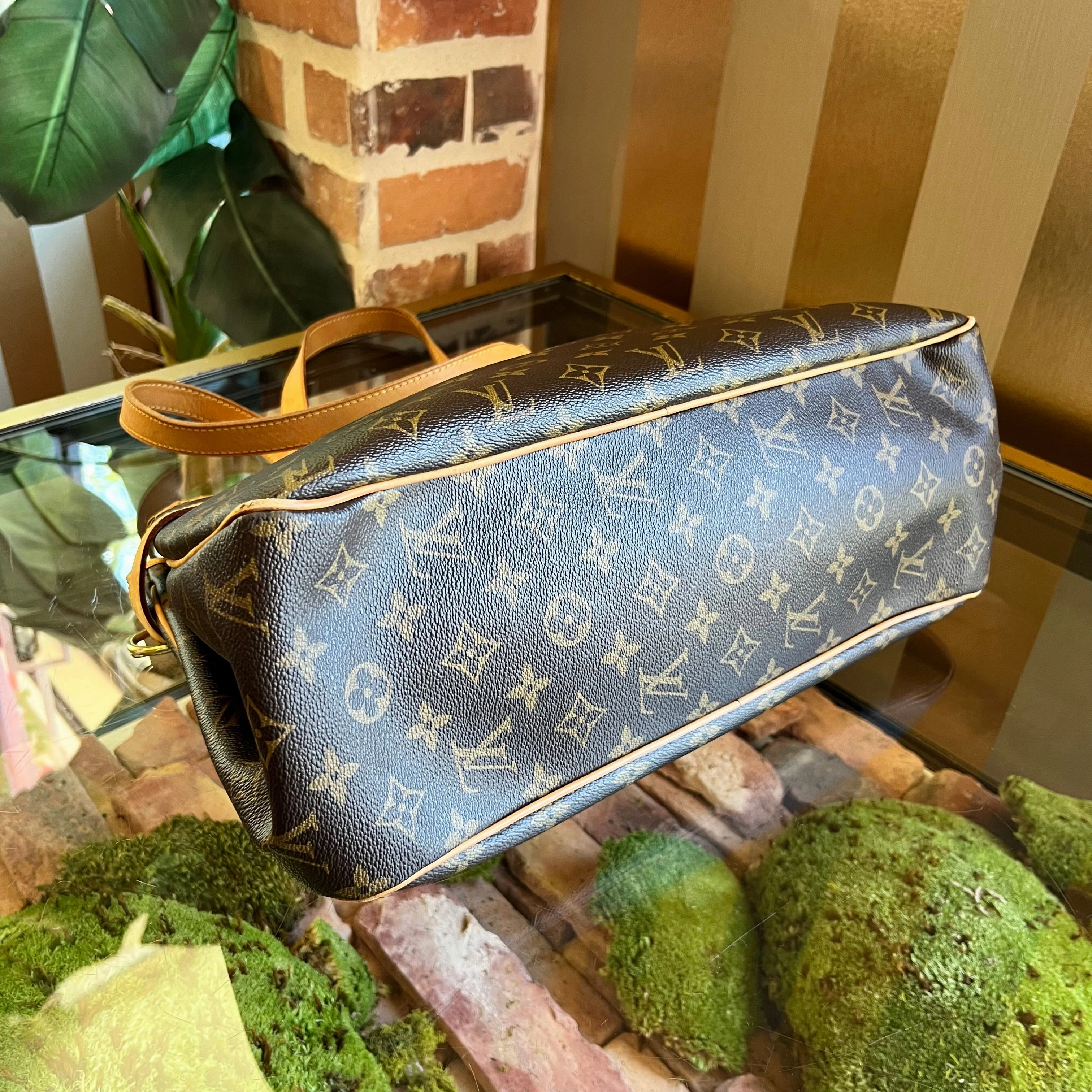LOUIS VUITTON Batignolles Monogram Canvas Vertical Tote Bag