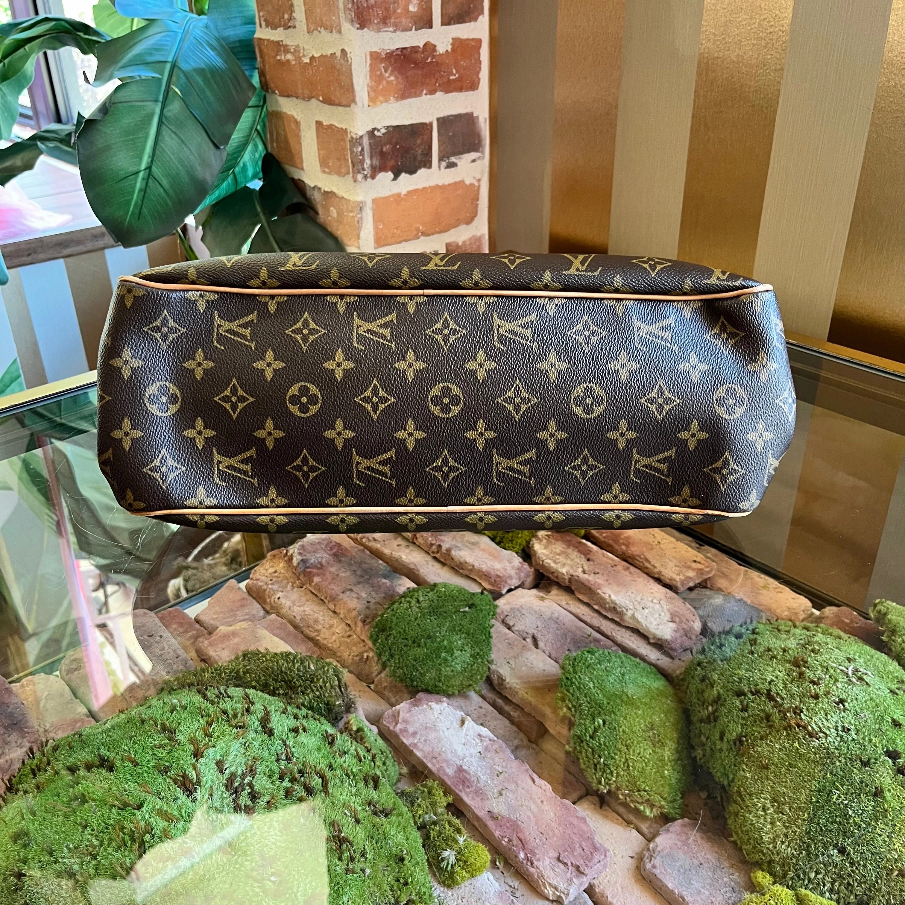 LOUIS VUITTON Batignolles Monogram Canvas Vertical Tote Bag