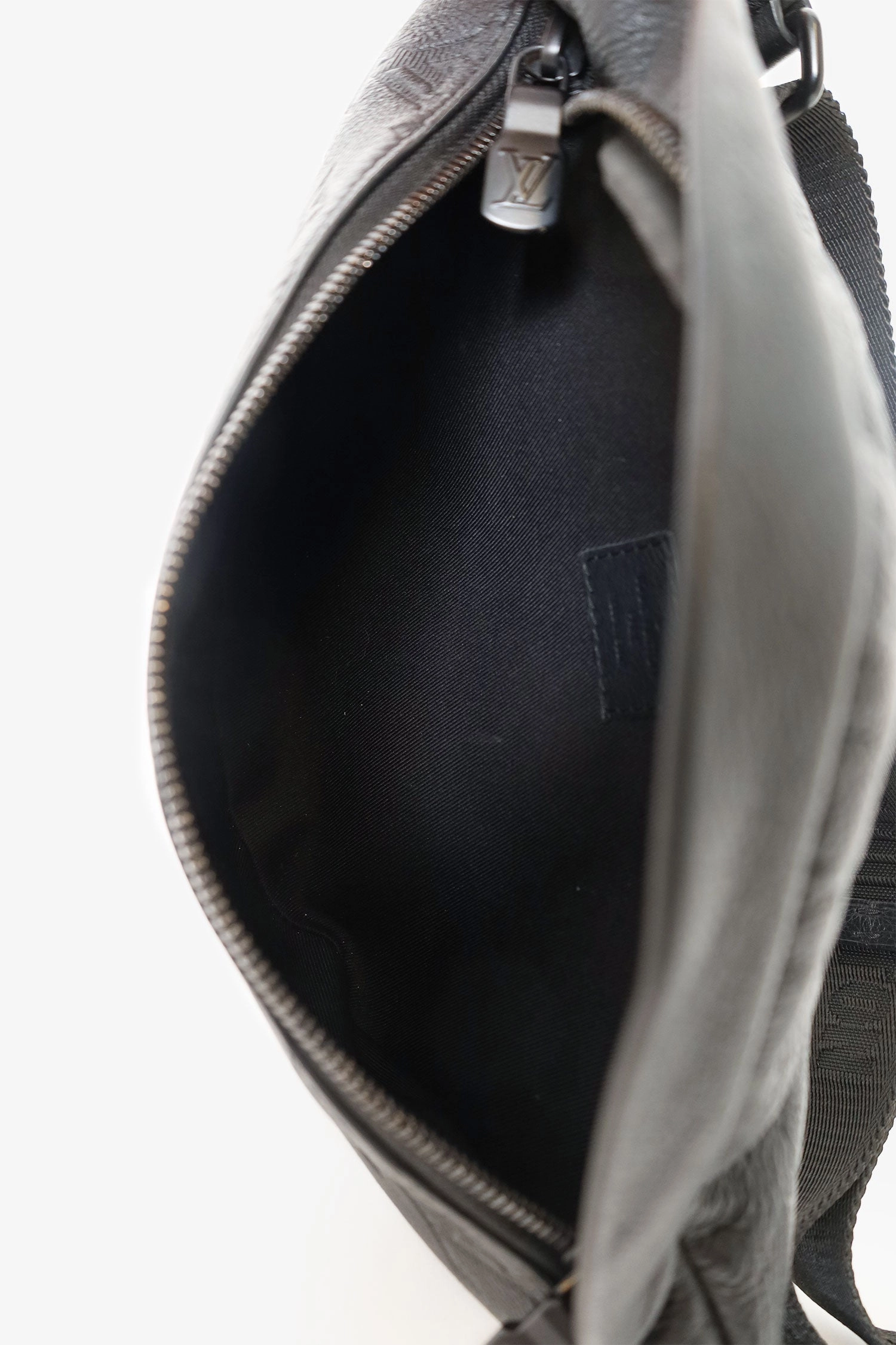 Louis Vuitton Black Monogram Shadow Calfskin Discovery Bumbag PM