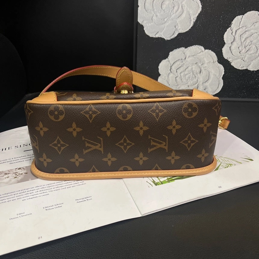 Louis Vuitton Chip Black Shoulder Strap Baguette Crossbody Bag 24x14.5x10