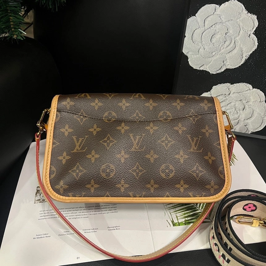 Louis Vuitton Chip Black Shoulder Strap Baguette Crossbody Bag 24x14.5x10