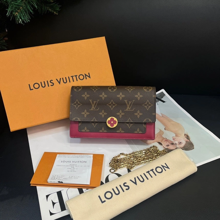 Louis Vuitton Chip Flore Flower Buckle Pink Crossbody Bag