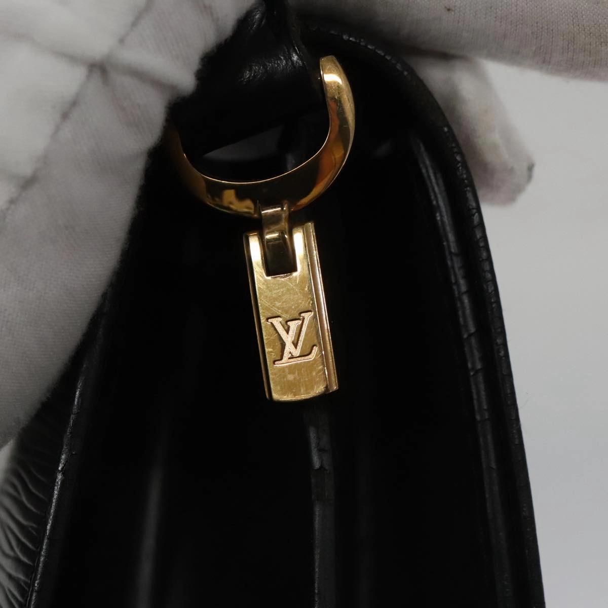 LOUIS VUITTON Epi Free Run Shoulder Bag Black M52402 LV 106127