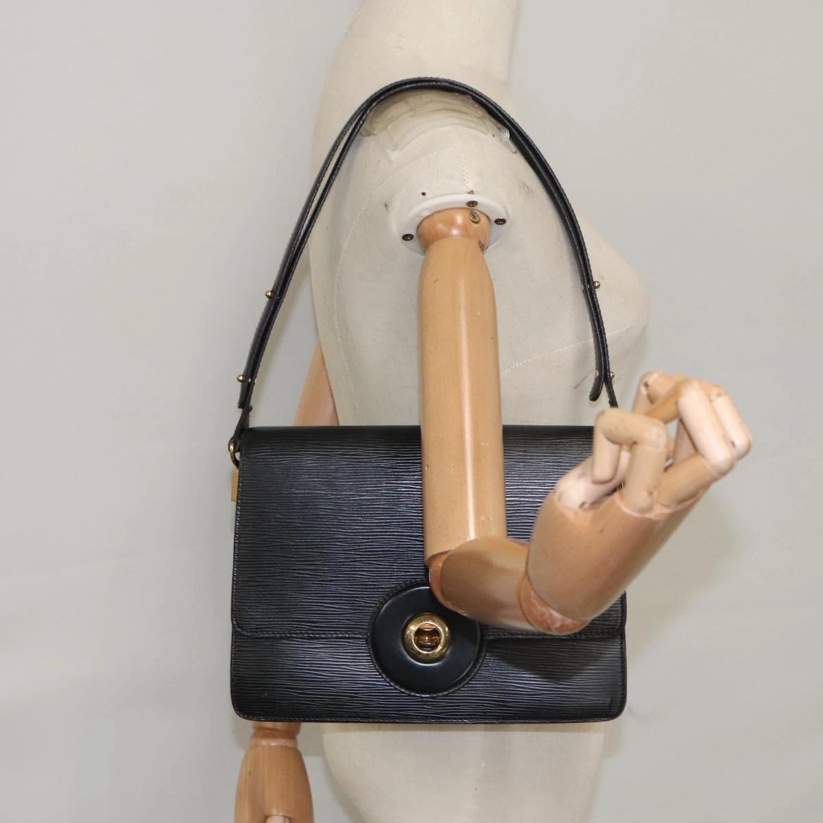 LOUIS VUITTON Epi Free Run Shoulder Bag Black M52402 LV 106127