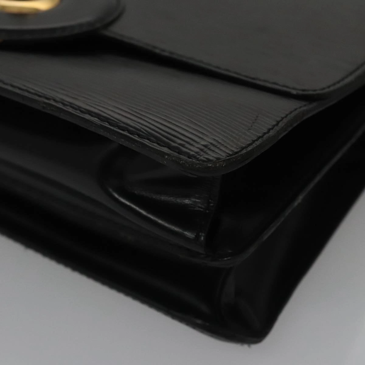 LOUIS VUITTON Epi Free Run Shoulder Bag Black M52402 LV 106127