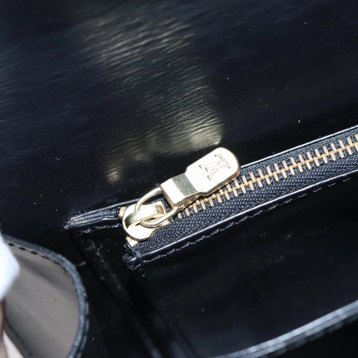 LOUIS VUITTON Epi Free Run Shoulder Bag Black M52402 LV 106127